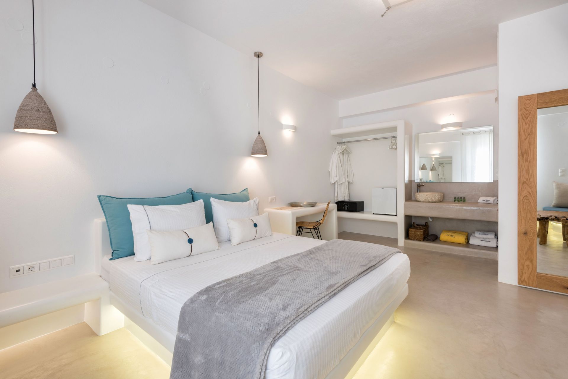 Exclusive Suite with Sea View and Private Pool