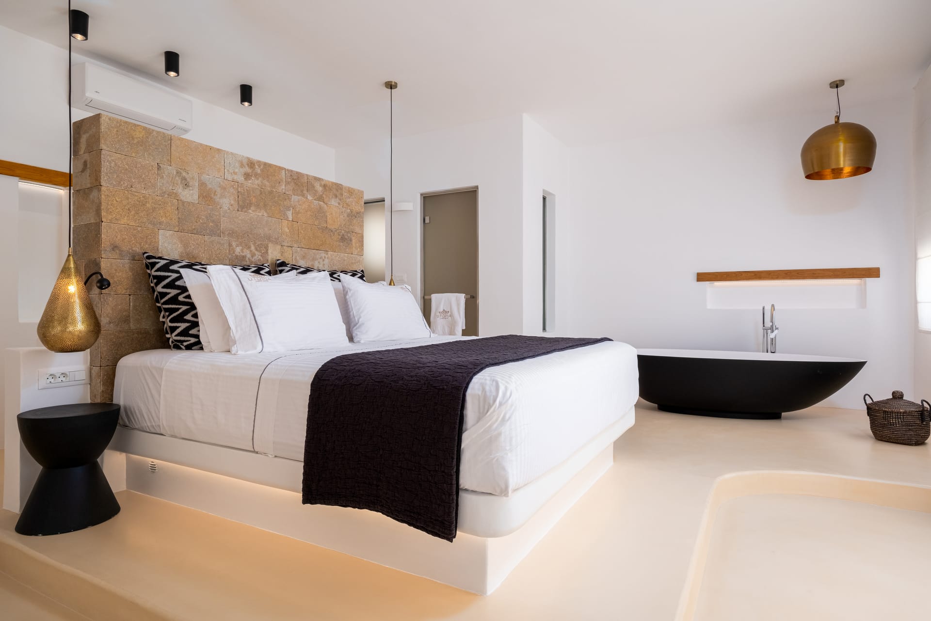 Utopia Unique Suite with Infinity Private Pool and Sea View