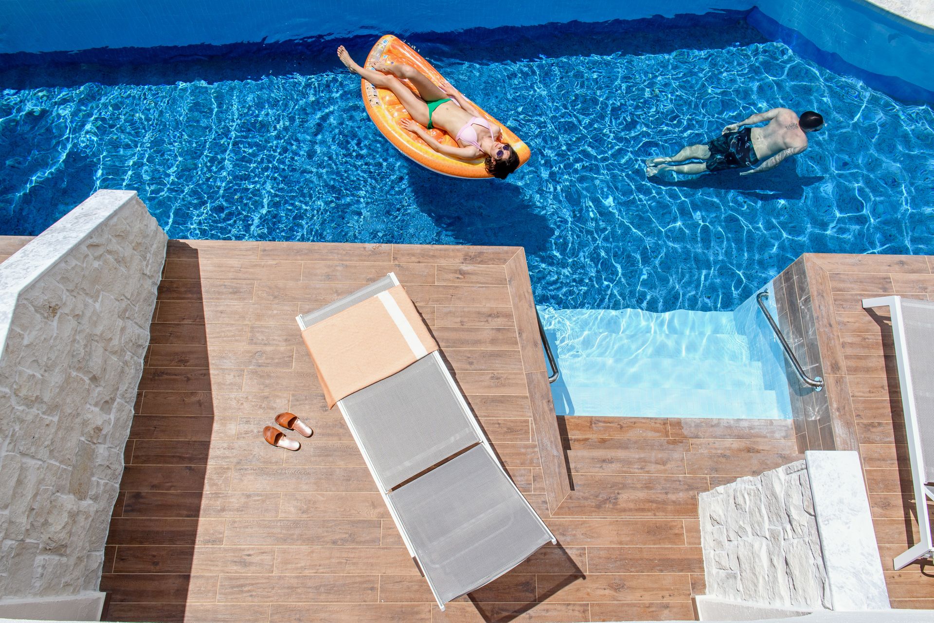 Sharing Pool Deluxe