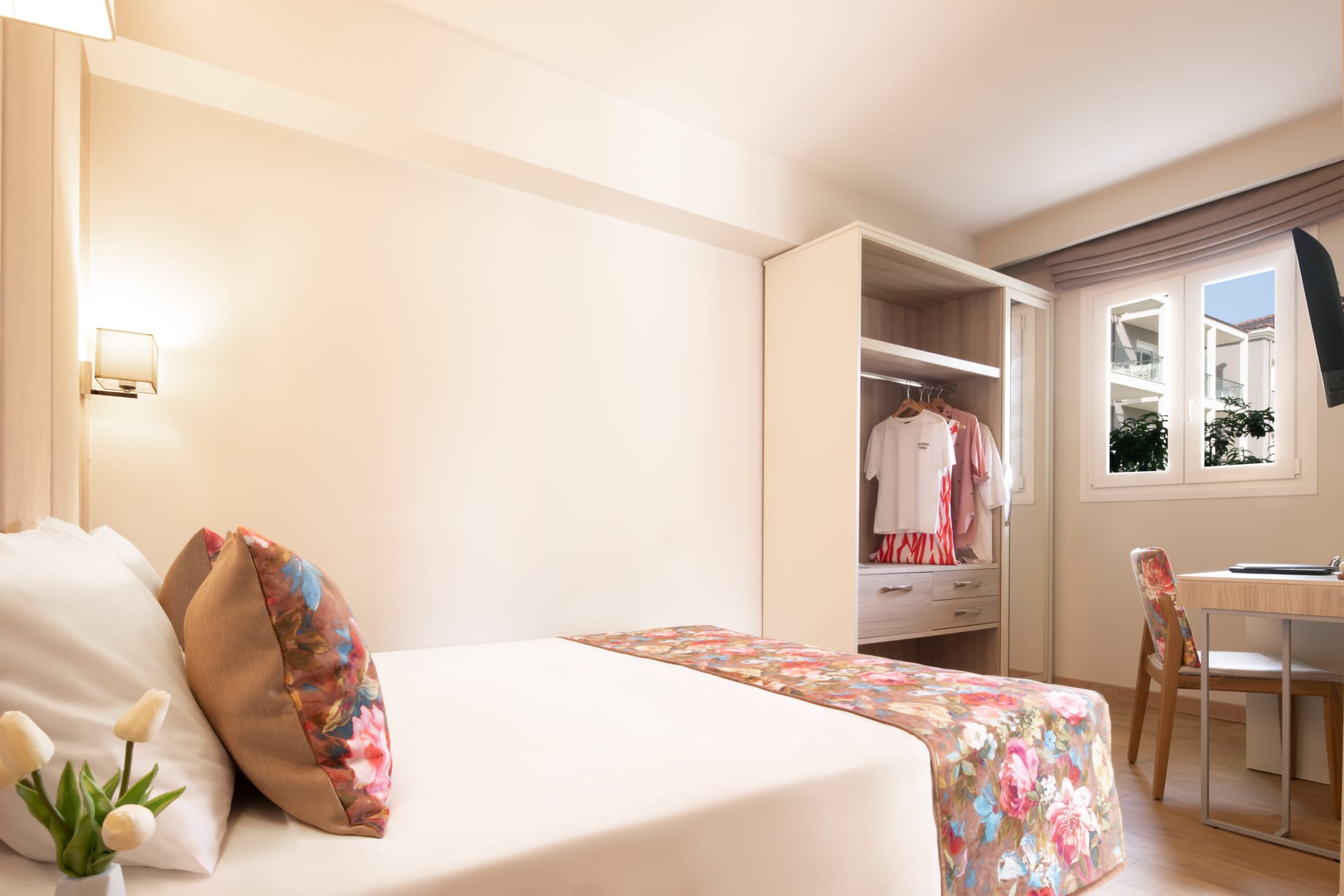 Deluxe One Bedroom Family Room