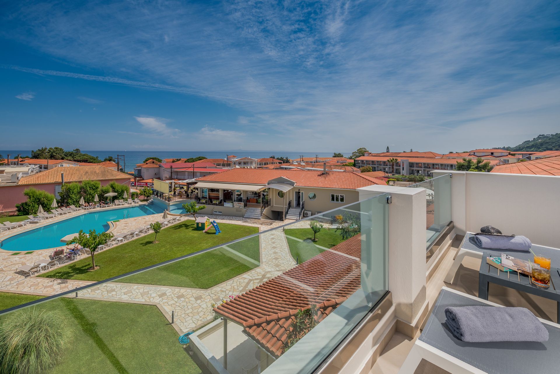 Superior Double Pool and Sea View