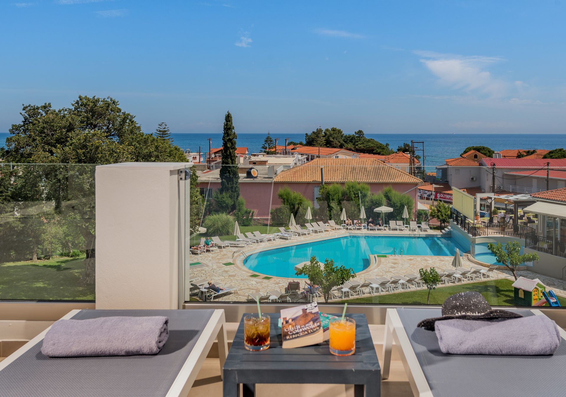 Superior Double Pool and Sea View