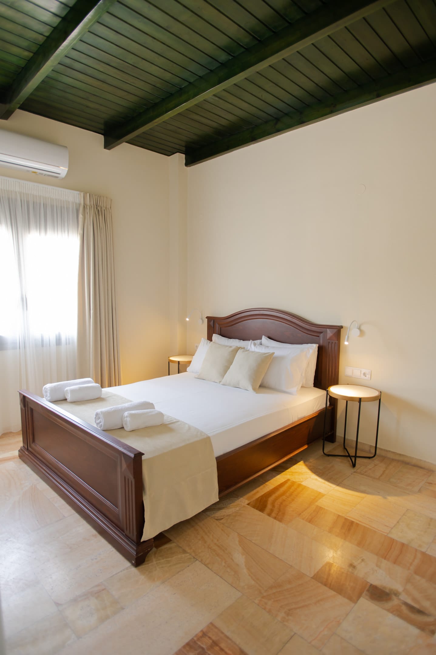 Deluxe 2 Bedroom Suite with Upper Floor & pool view/Onix