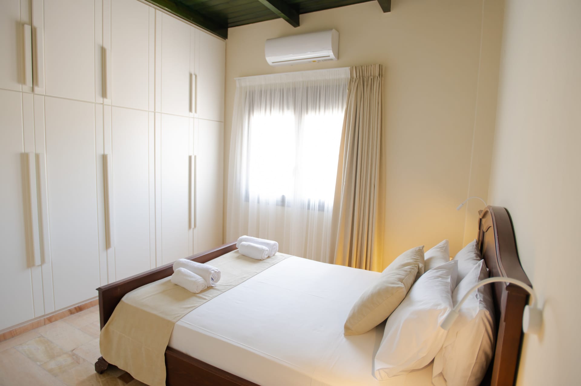 Deluxe 2 Bedroom Suite with Upper Floor &amp; pool view/Onix