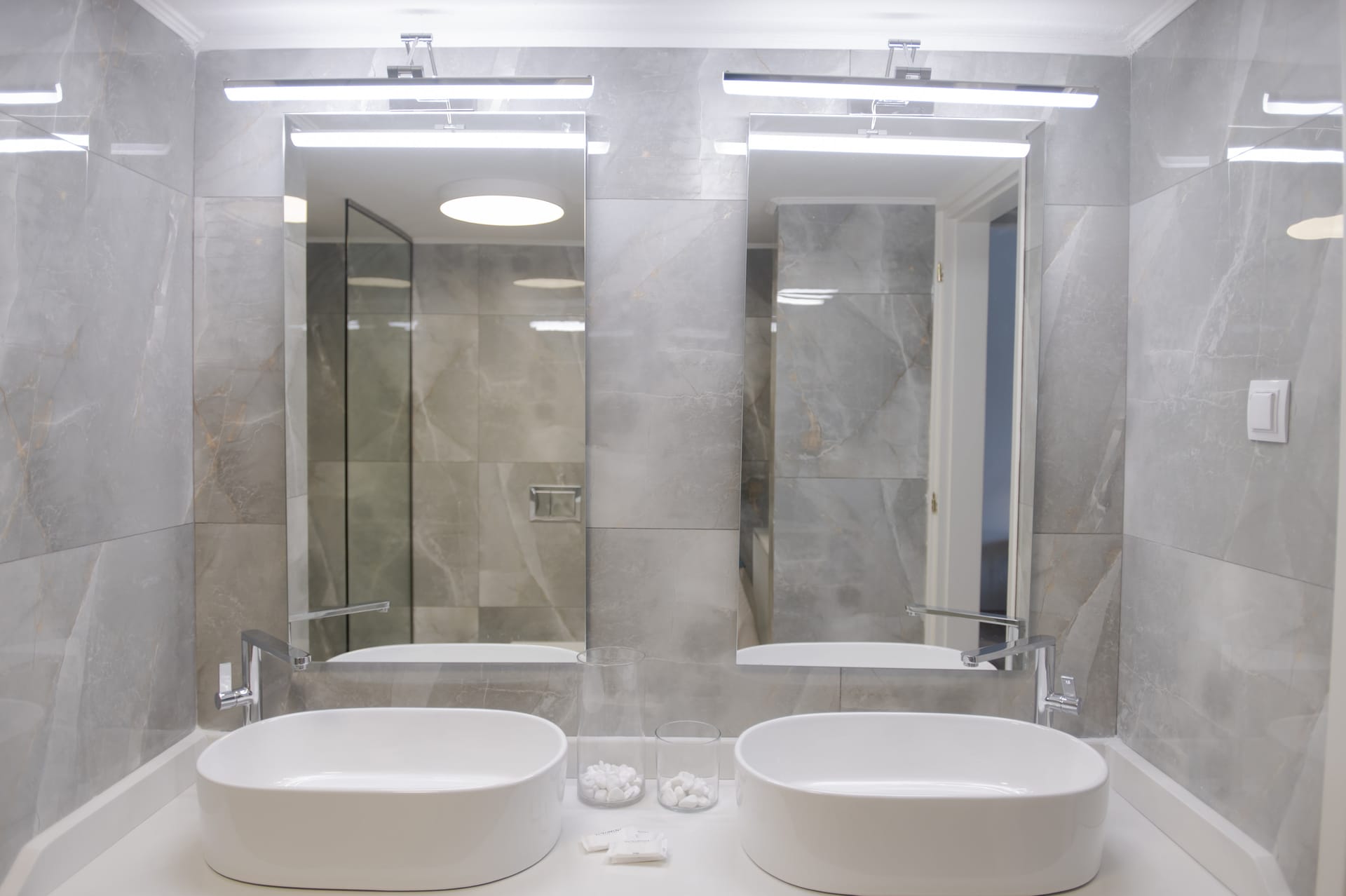 Deluxe 2 Bedroom Suite with Upper Floor &amp; pool view/Onix