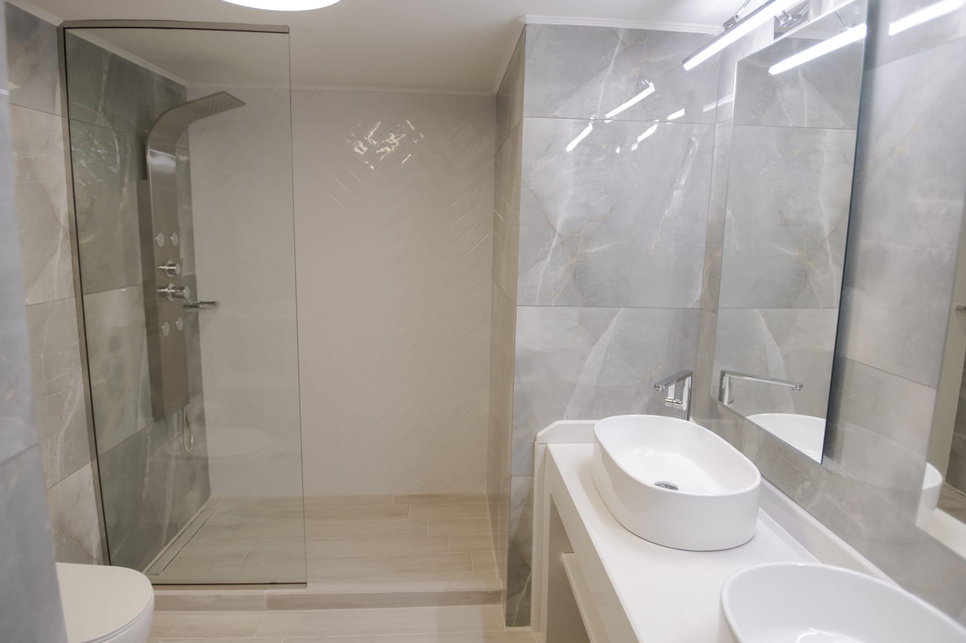 Deluxe 2 Bedroom Suite with Upper Floor & pool view/Onix