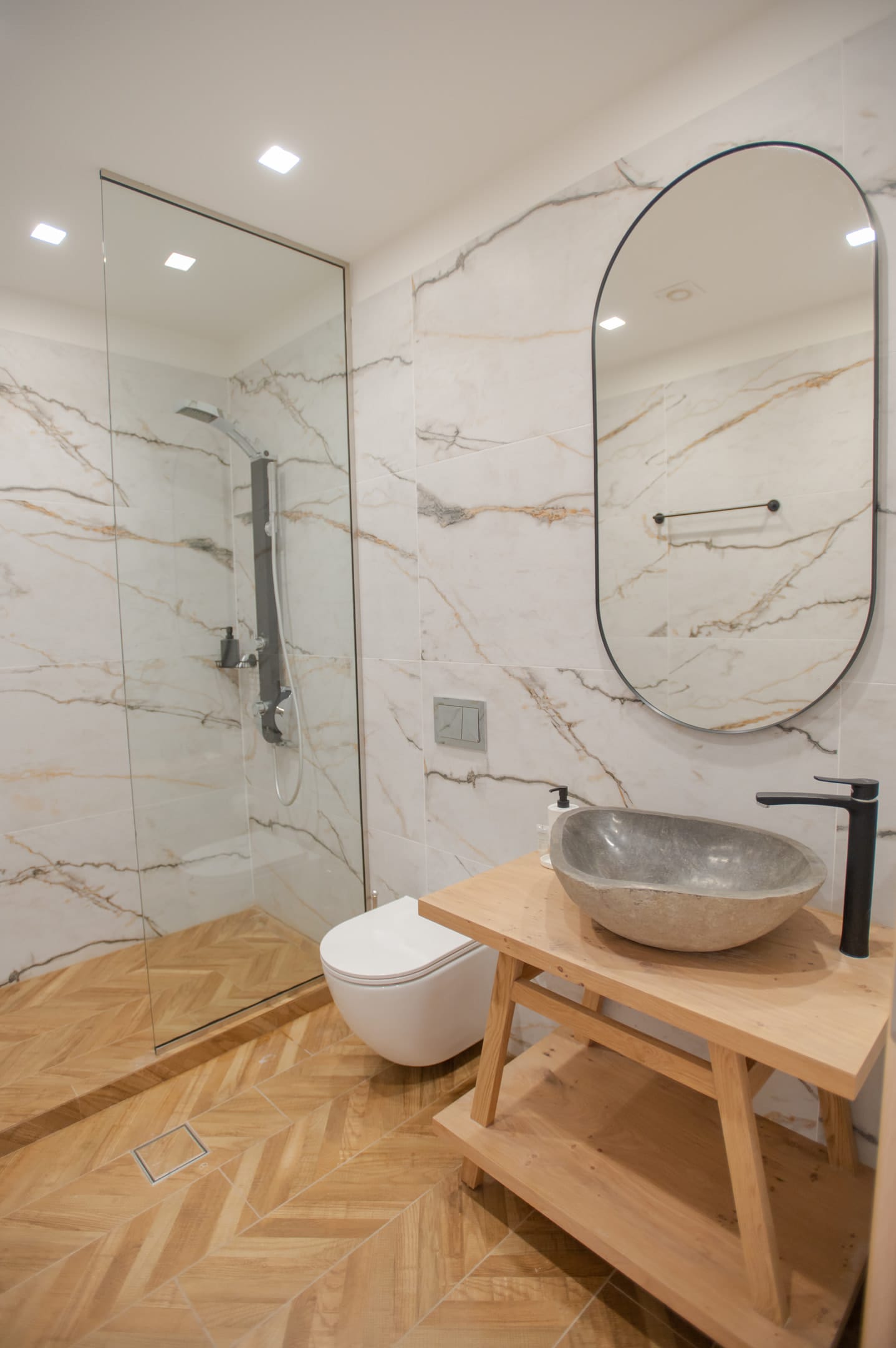 Executive 2 Bedroom Suite with pool view/Olive