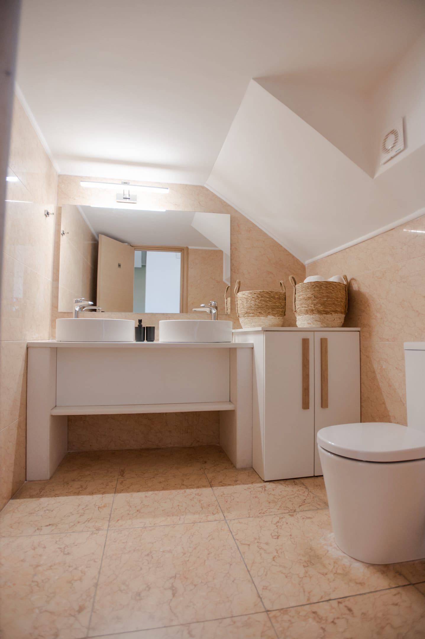 Executive 2 Bedroom Suite with pool view/Olive