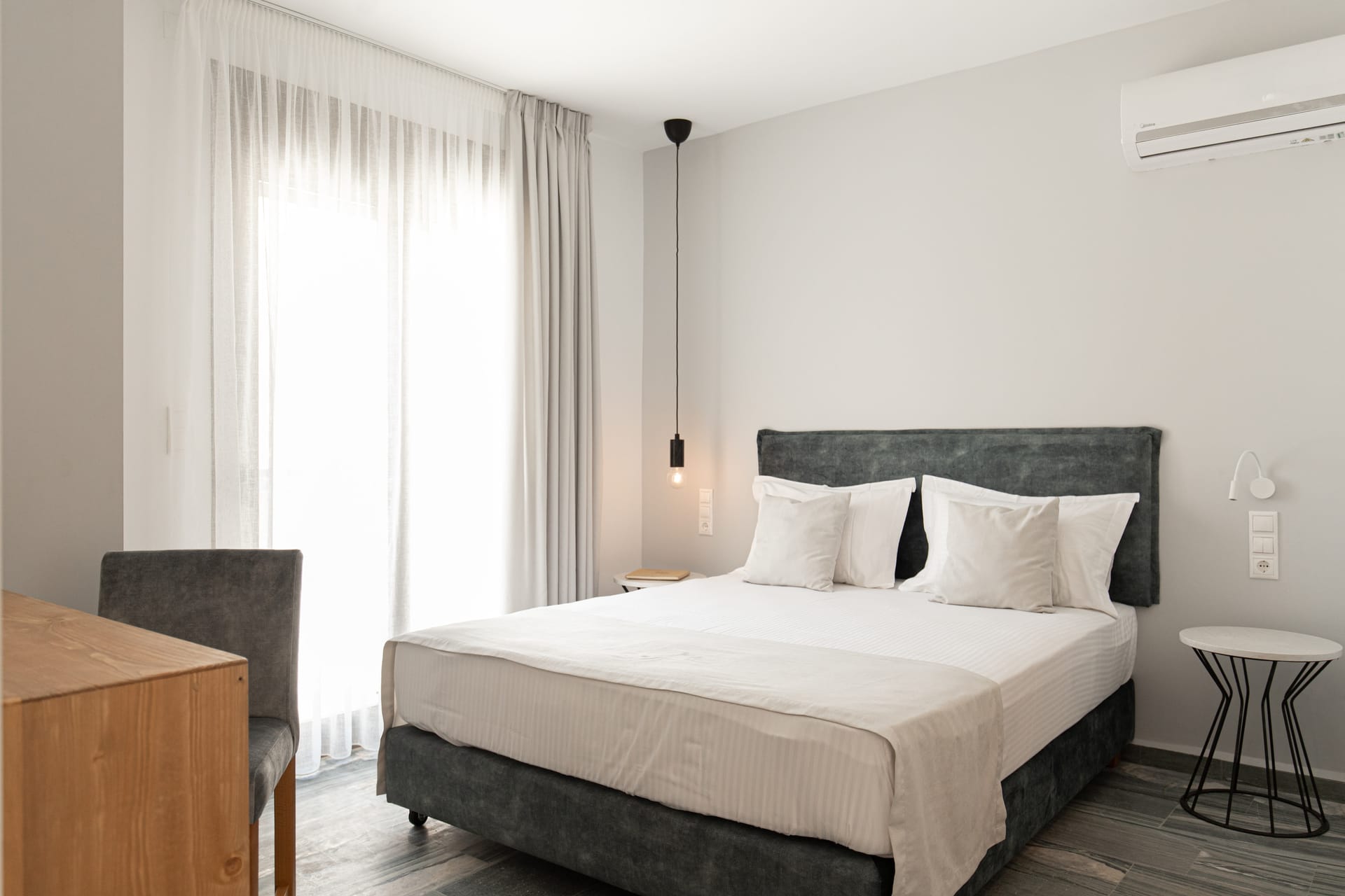 Junior Suite with Jetted Tub / Marble