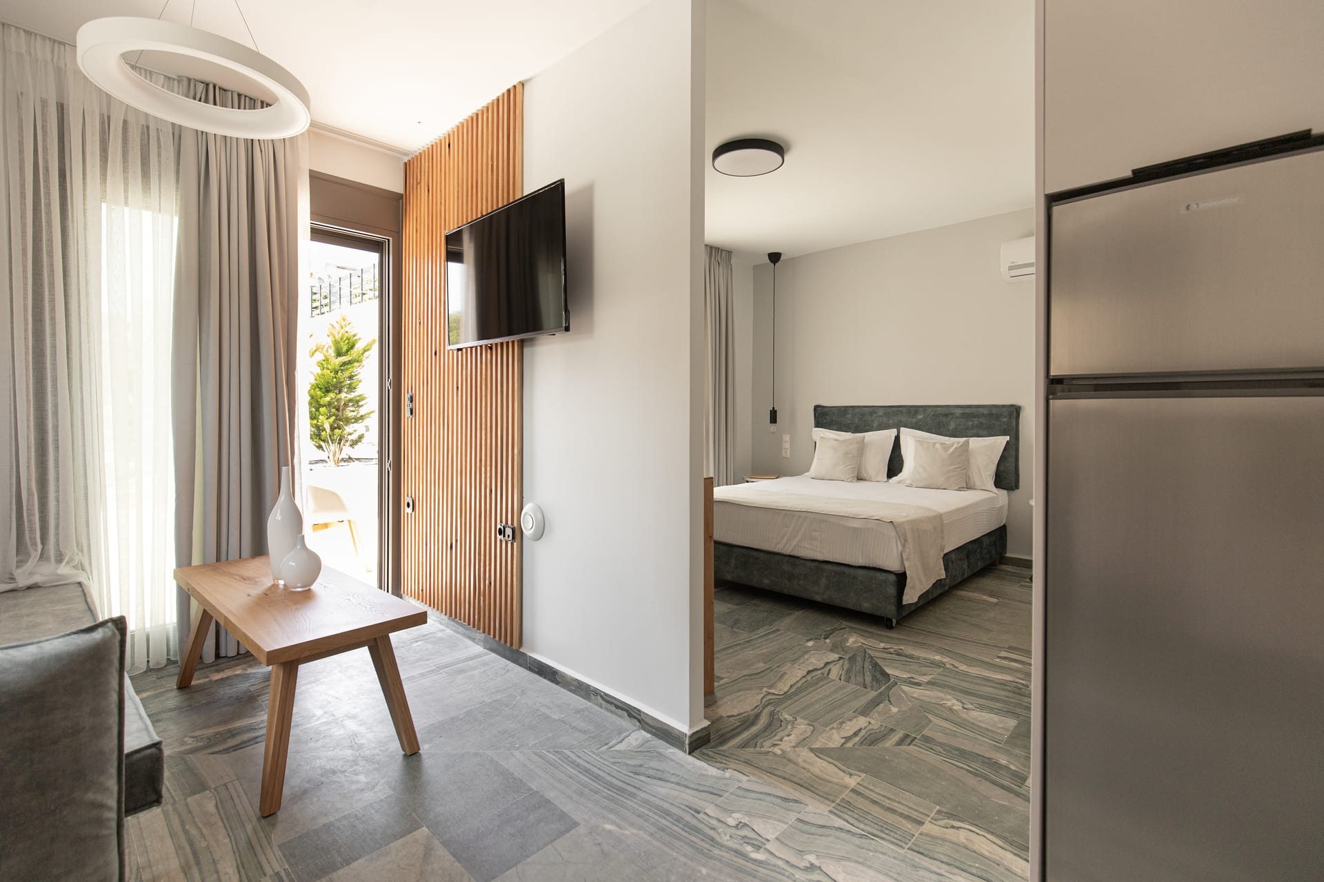 Junior Suite with Jetted Tub / Marble