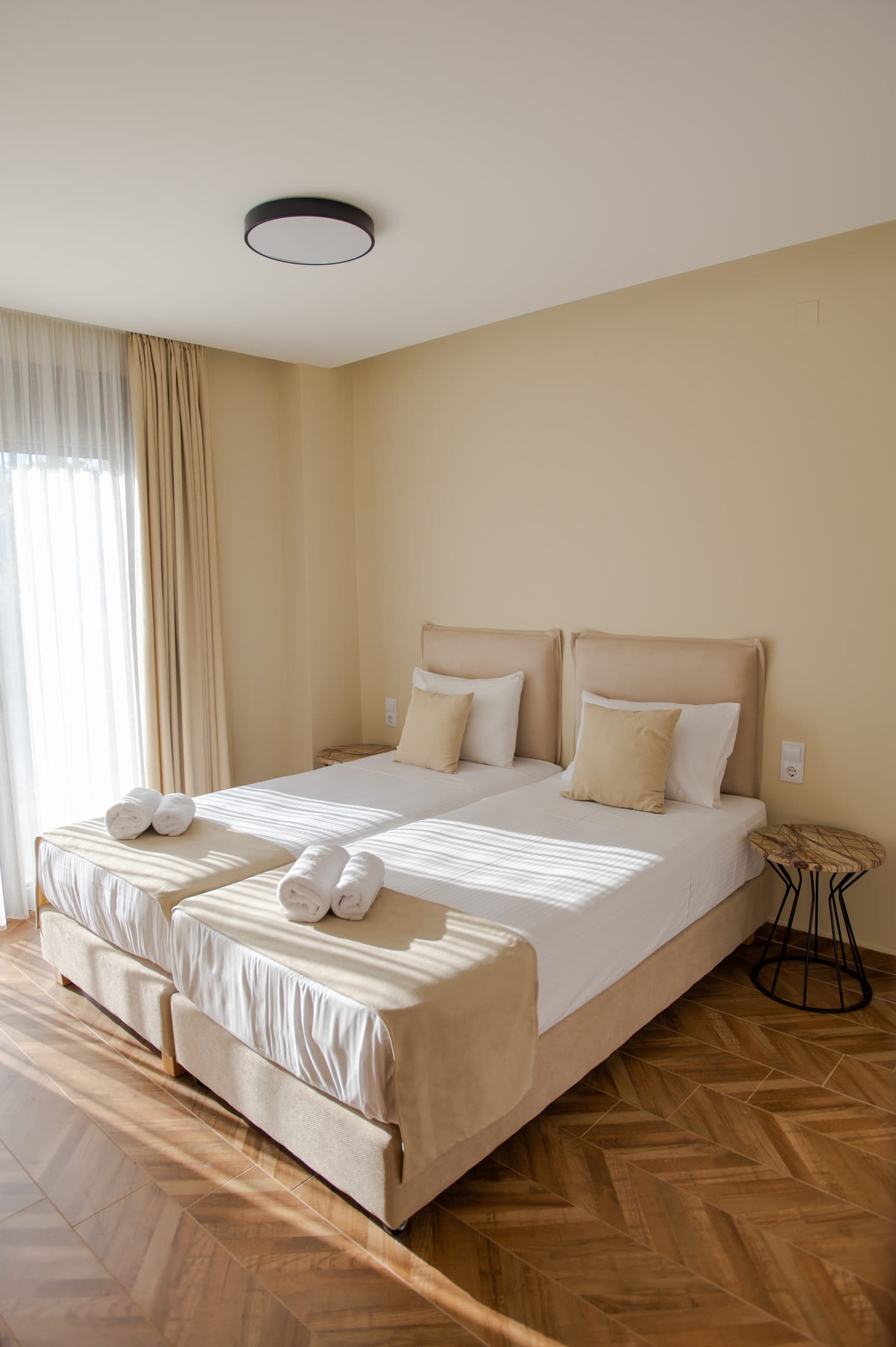 Luxury 2 Bedroom Suite with pool view/Marin