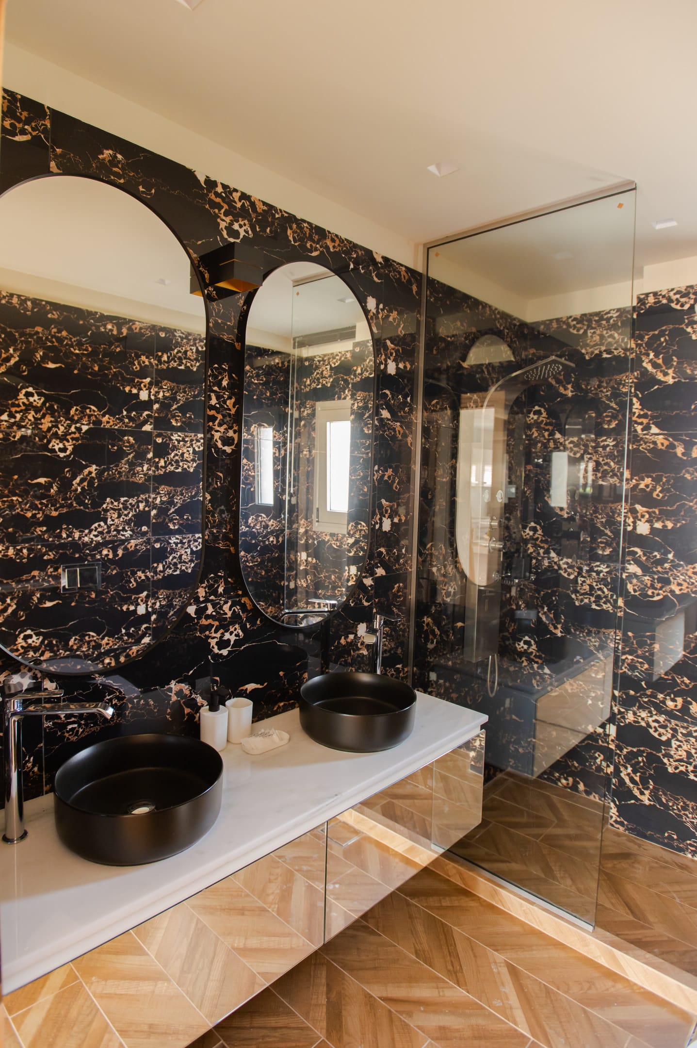 Luxury 2 Bedroom Suite with pool view/Marin