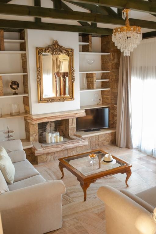 Luxury 3 Bedroom Suite with pool view/Fedra