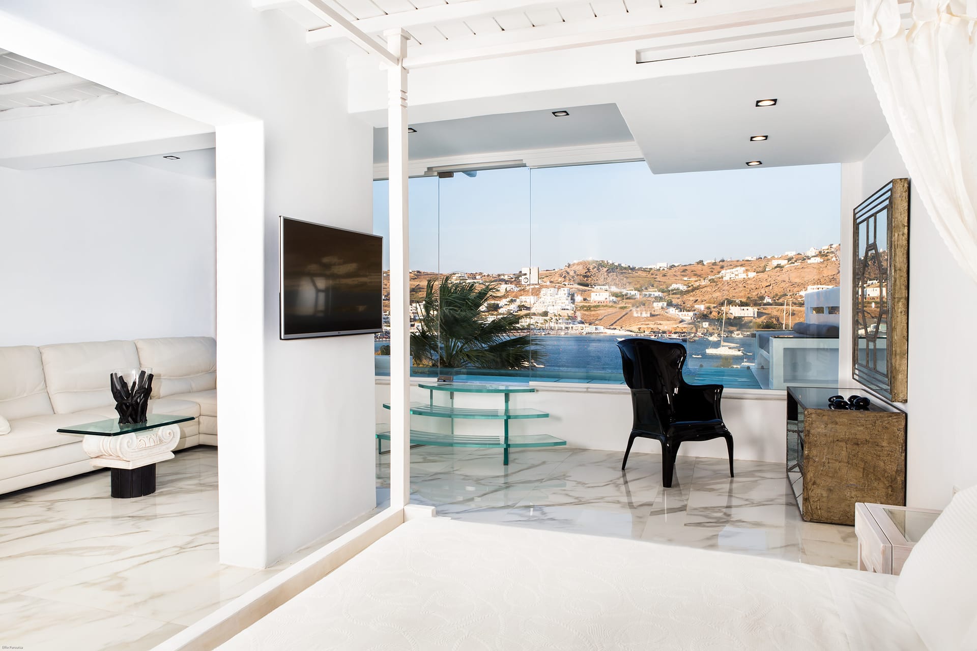 Signature Suite 130 Sea View with Private Glass Pool
