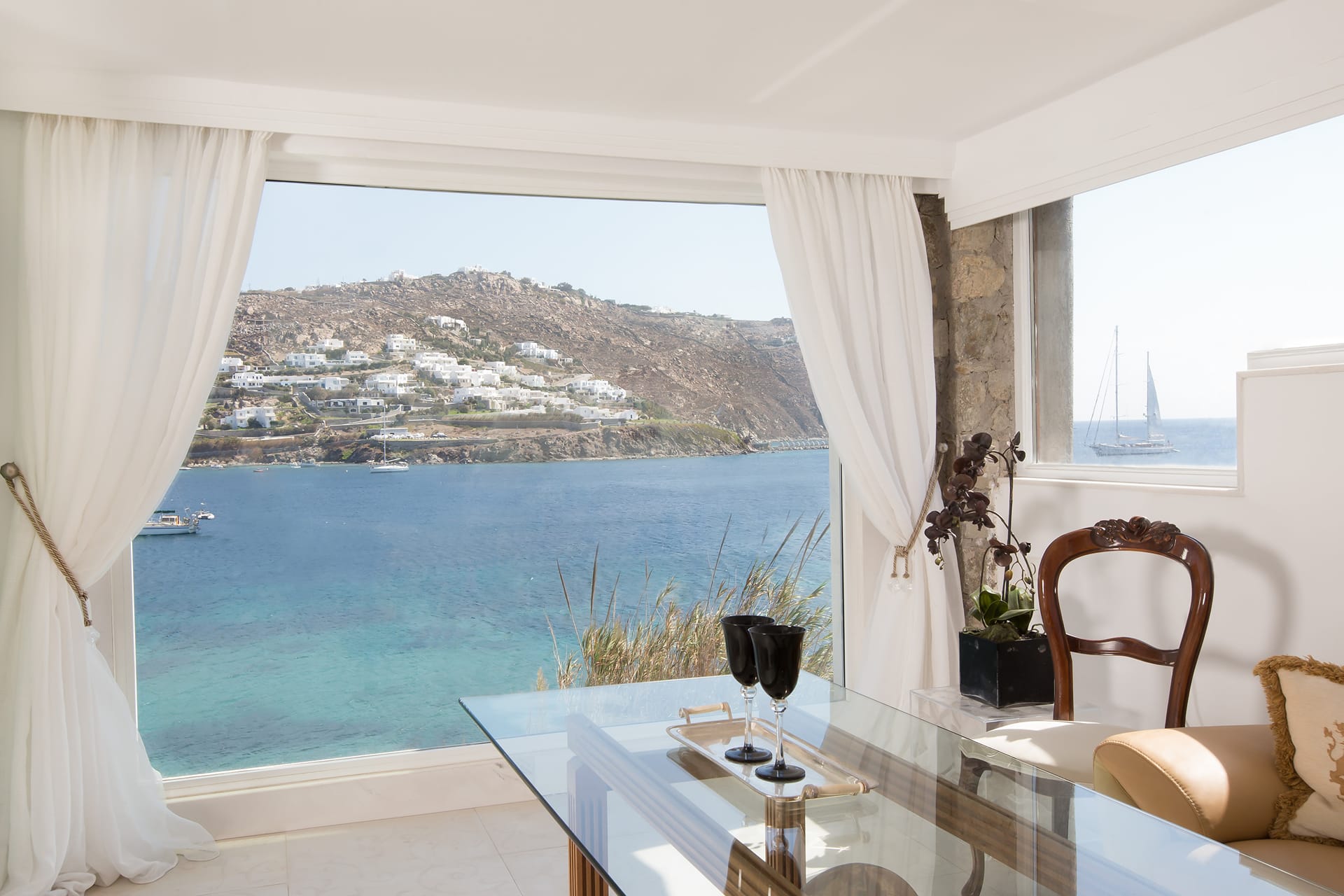 Noah’s Waterfront Villa with Private Pool and Private Beach