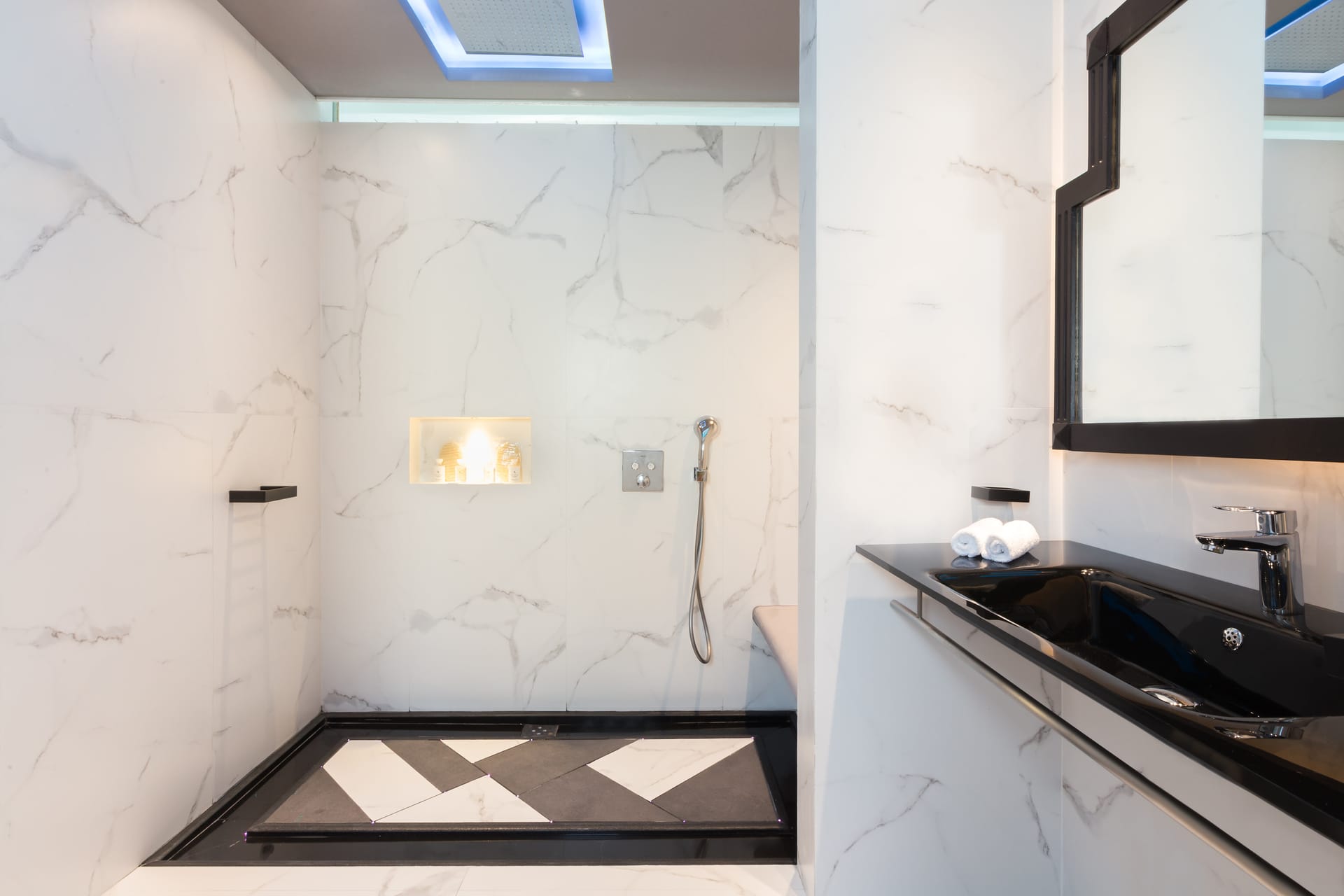 Kivotos Two Bedroom Suite with Sea view