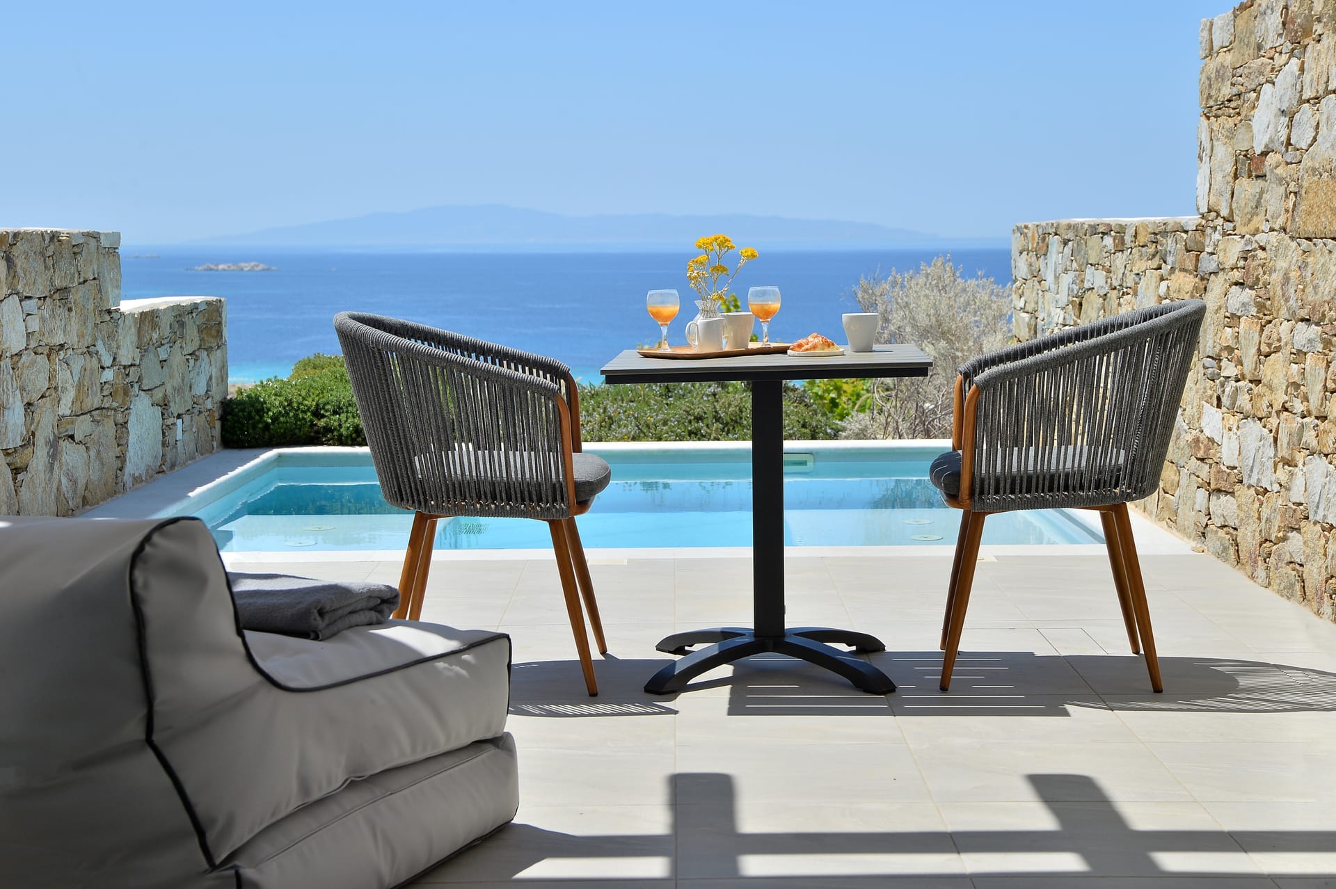 Sea View Suite with Jet Tub - Pool