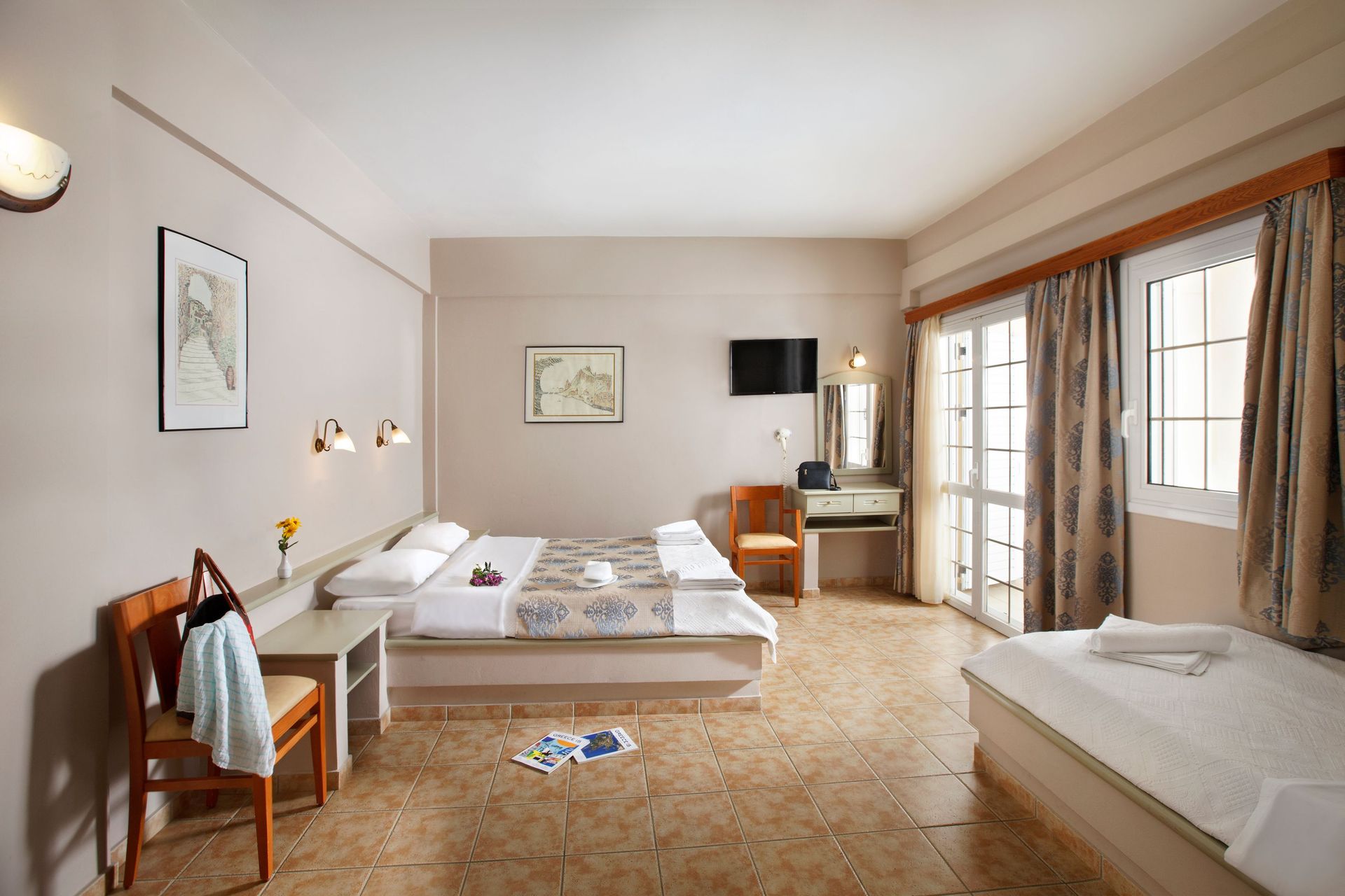 Triple Mountain View Room