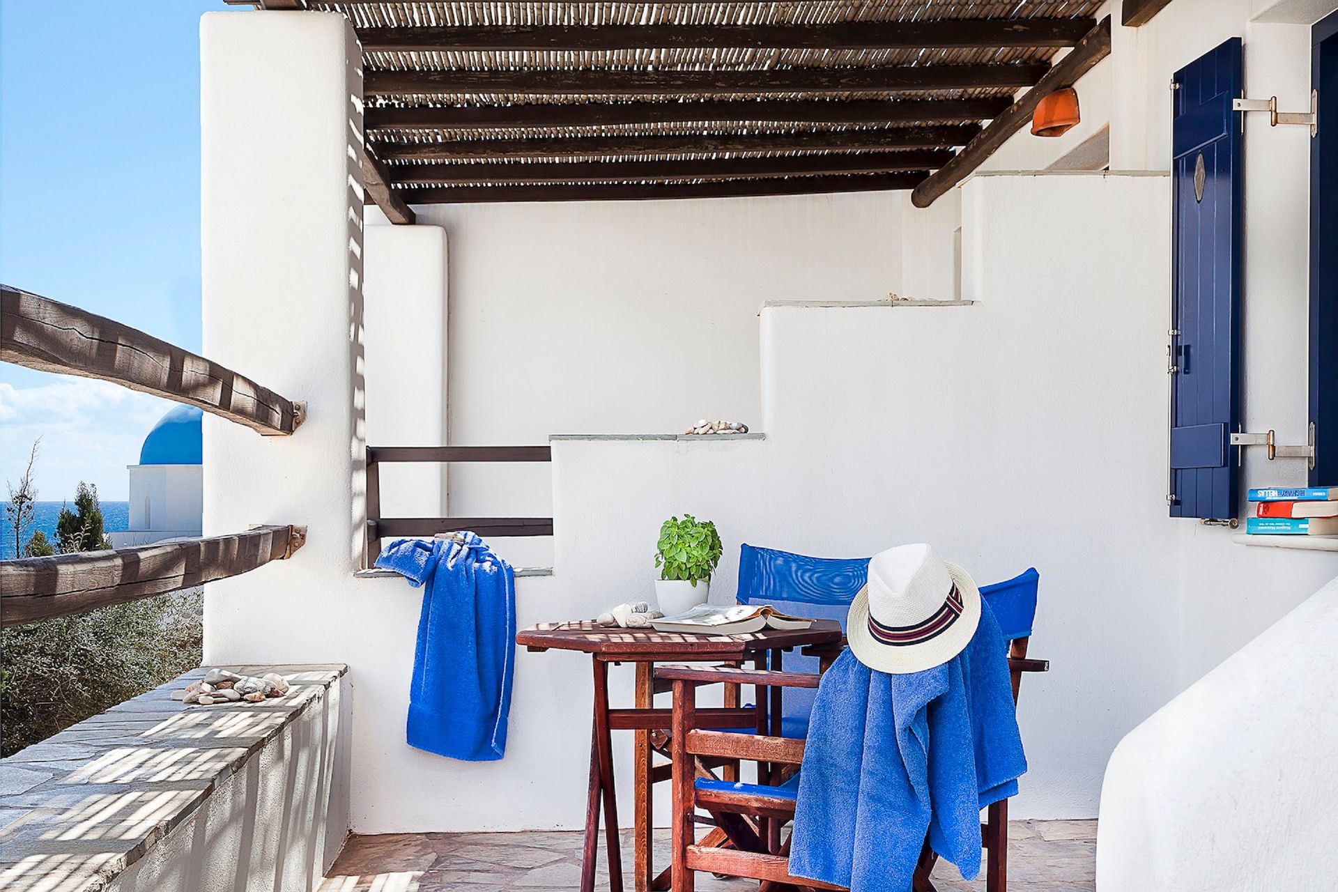 Apartment with Surrounding View