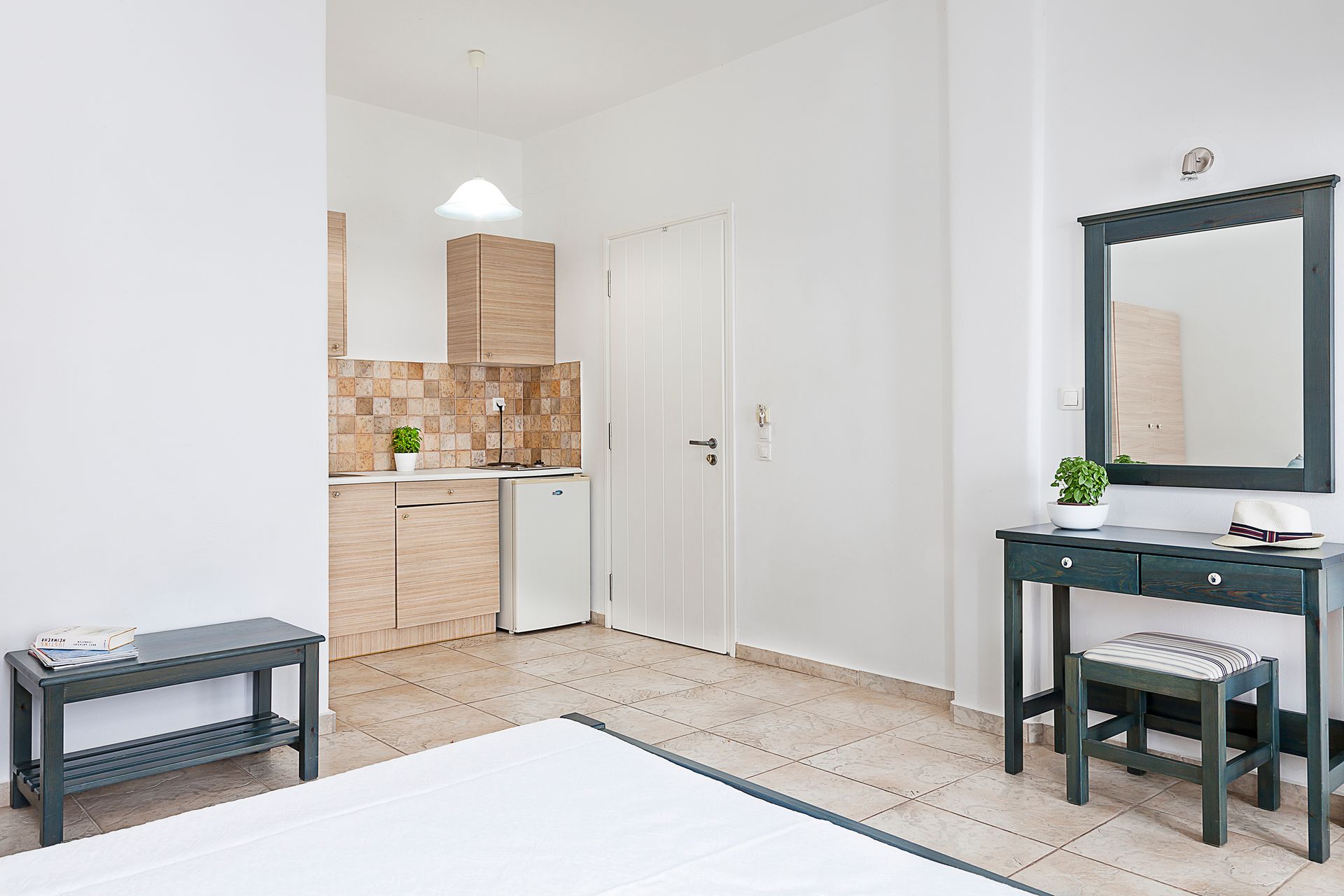 Apartment with Pool View