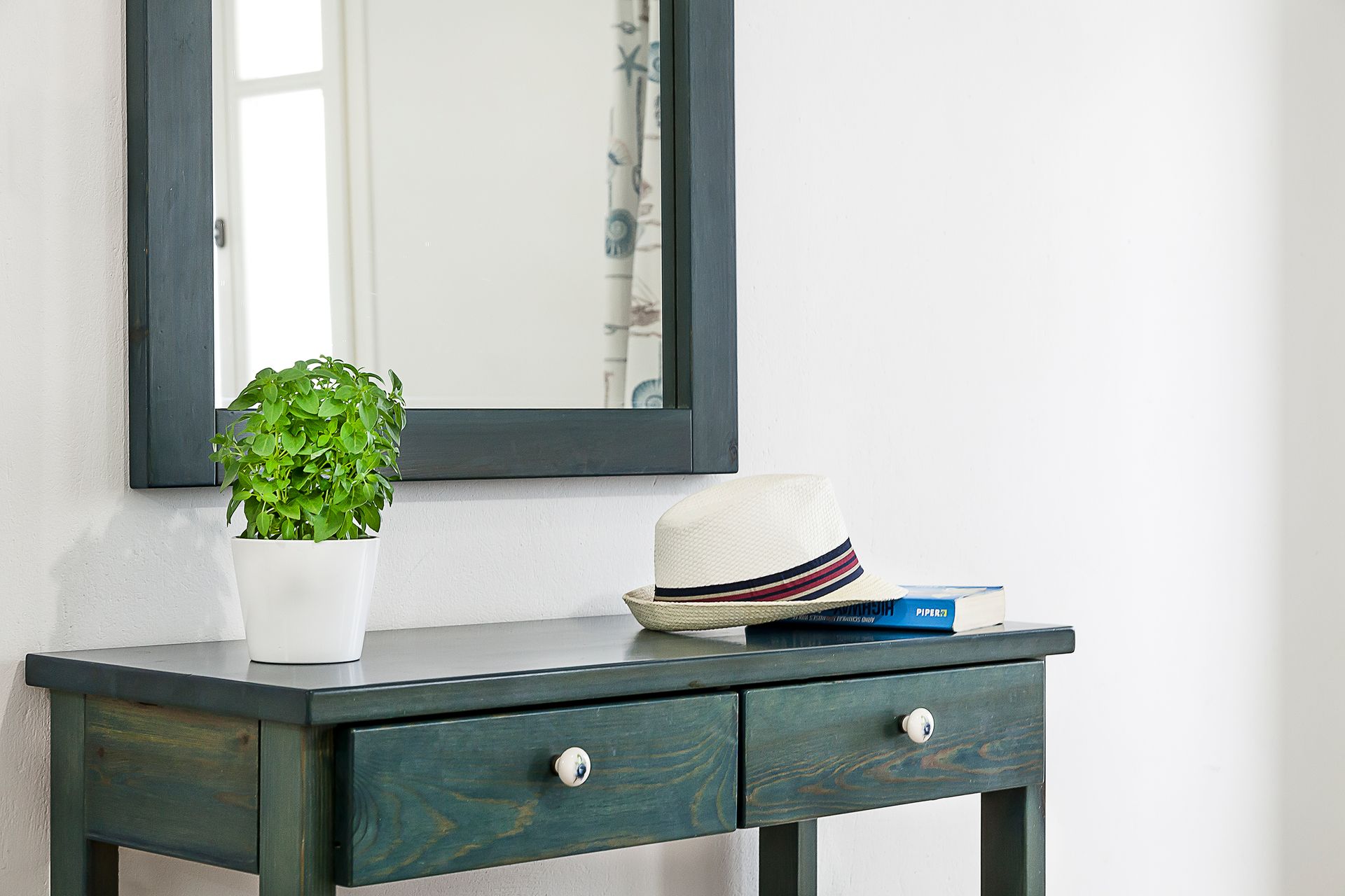Apartment with Pool View