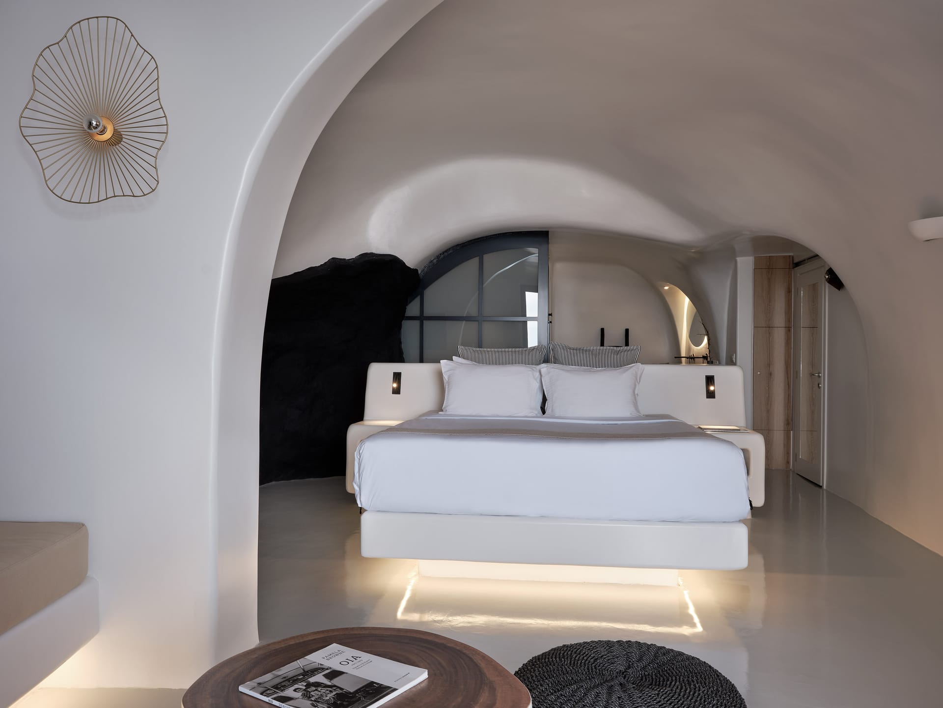 Private Suite with Hot Tub & Sharing Pool (3gsts)