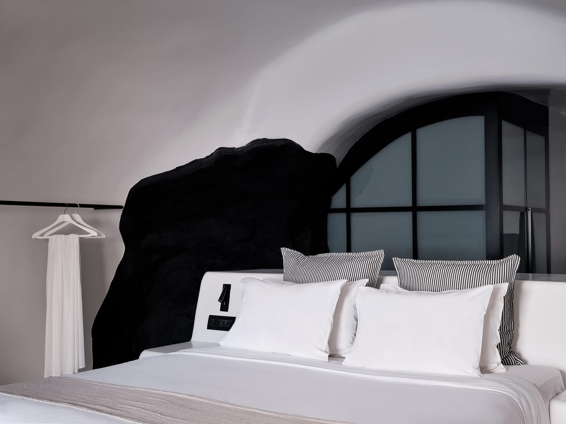 Private Suite with Hot Tub &amp; Sharing Pool (3gsts)