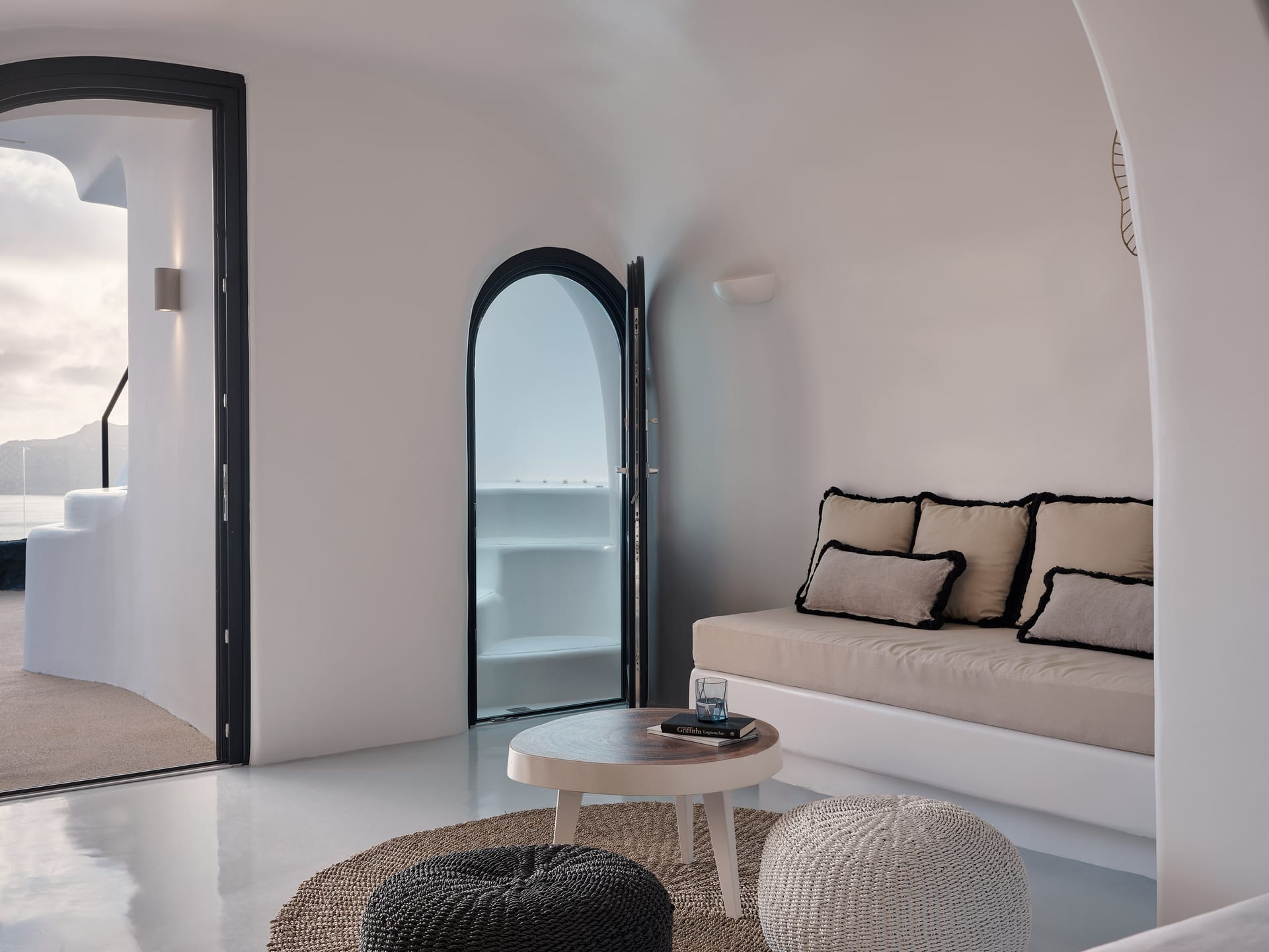 Private Suite with Hot Tub &amp; Sharing Pool (3gsts)