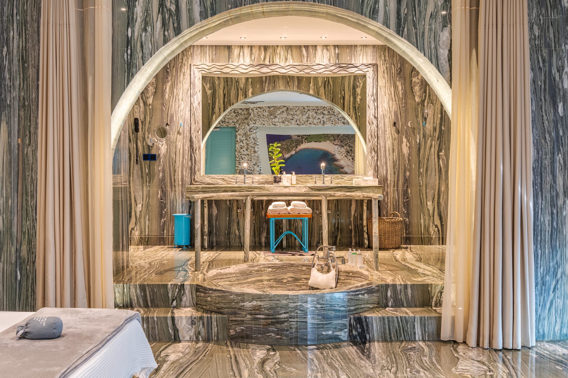 Deluxe Garden View Suite