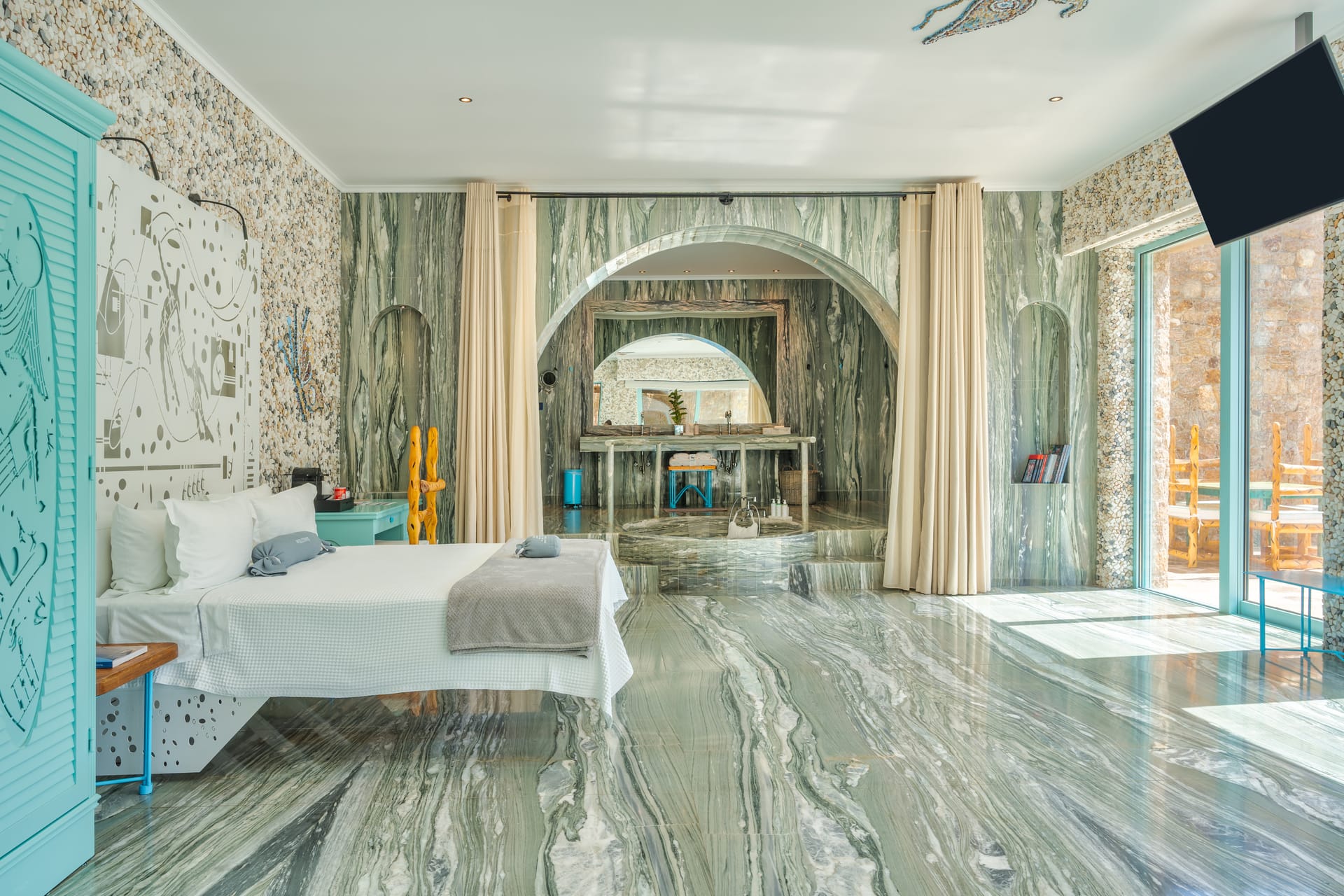 Deluxe Garden View Suite