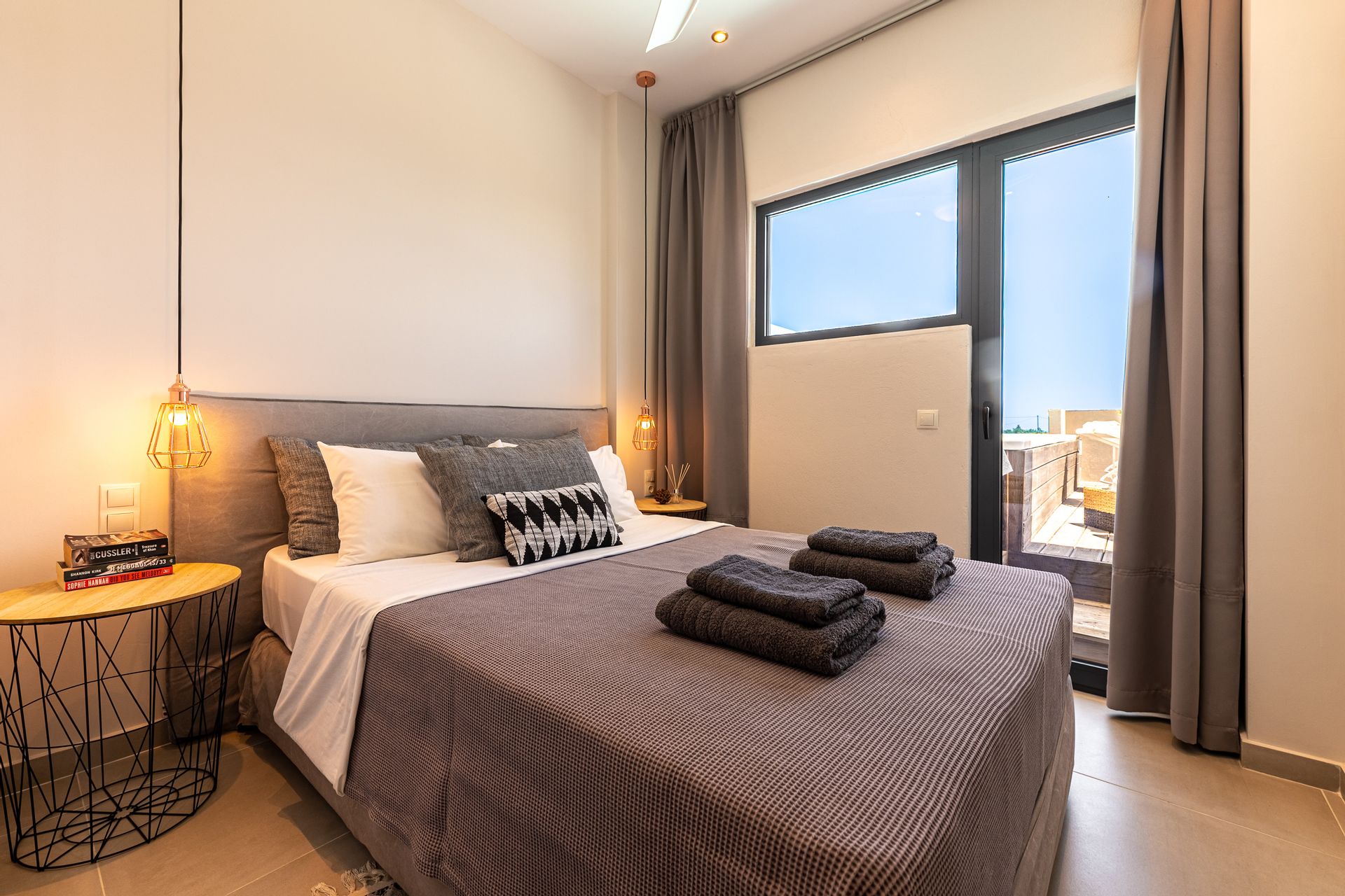 Suite White Gea with Private Pool