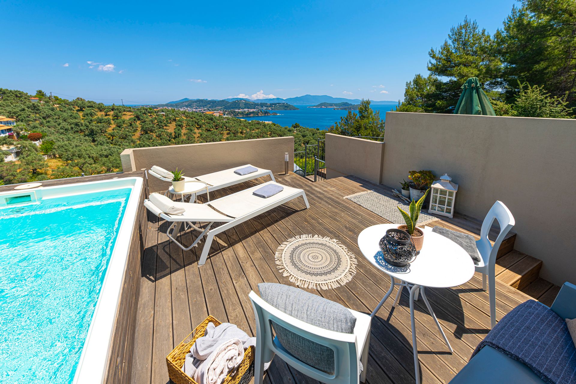 Suite White Gea with Private Pool