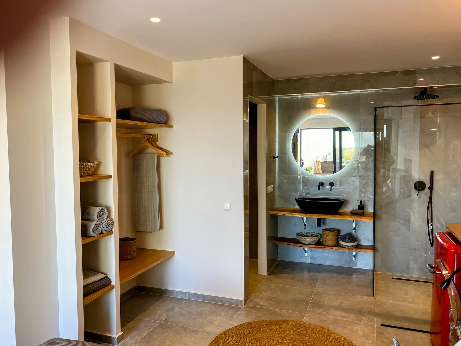 Luxury one bedroom suite with private jacuzzi