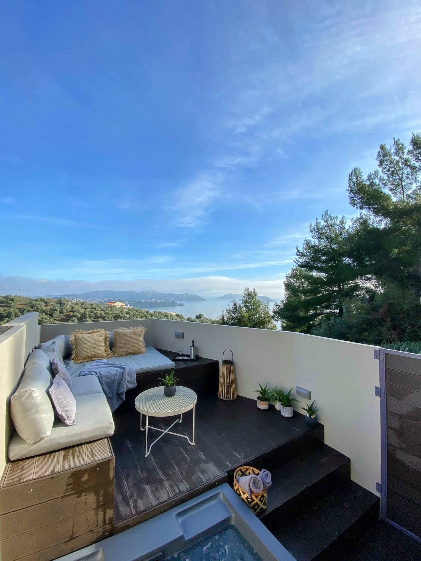 Luxury one bedroom suite with private jacuzzi