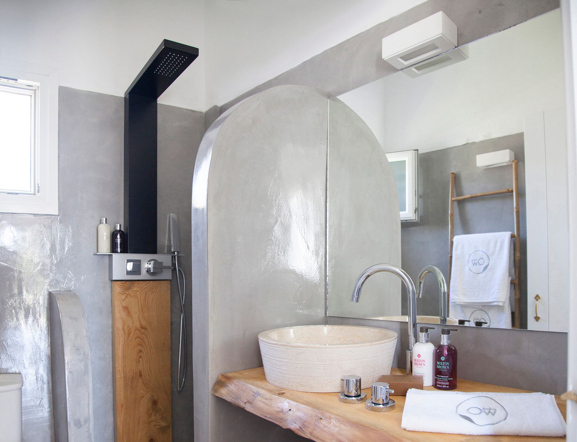 Luxury Suite with Jacuzzi