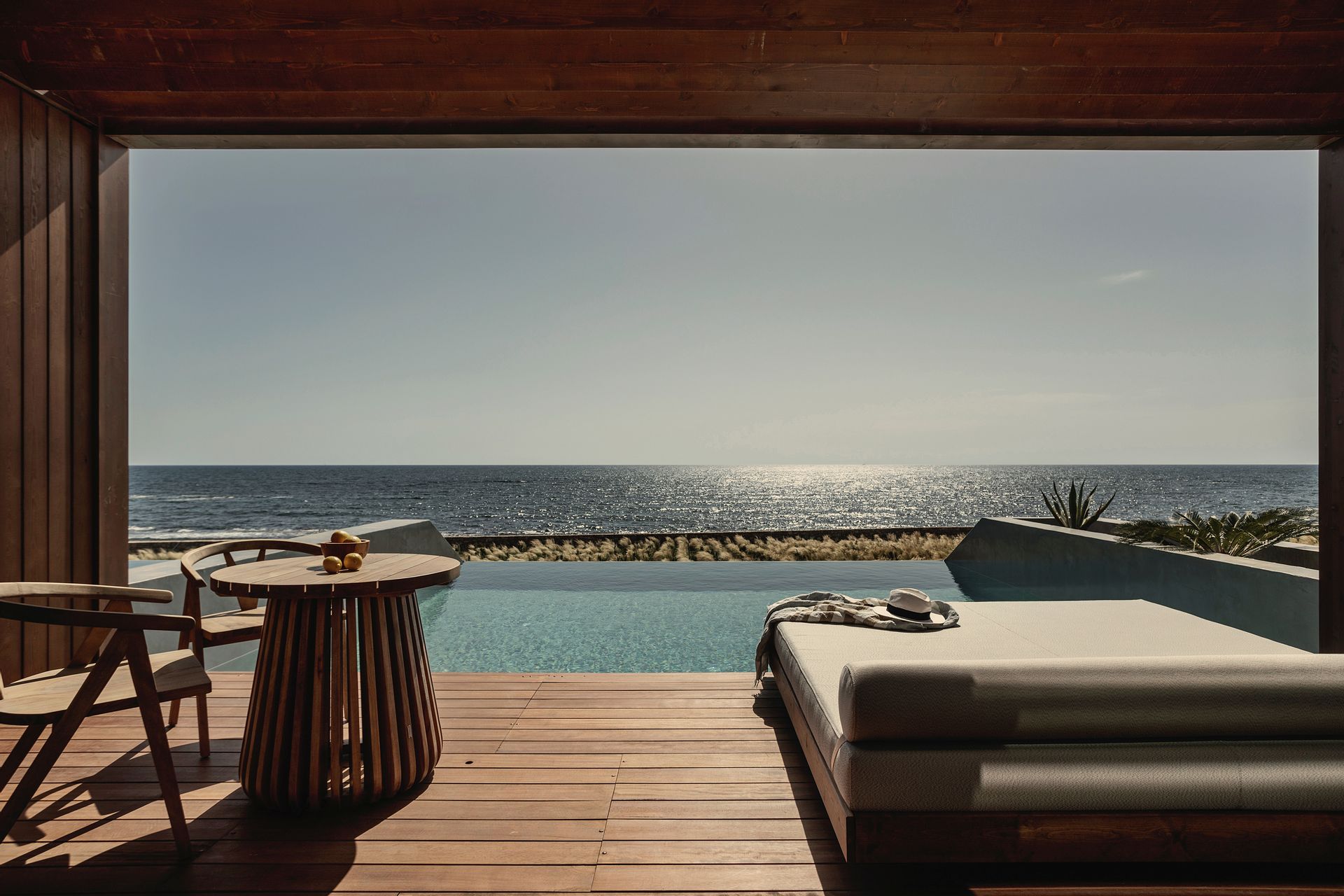 Relax Pool Suite Sea Front