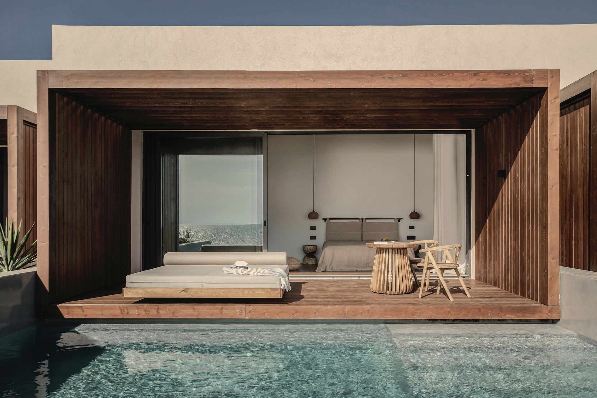 Relax Pool Suite Sea Front
