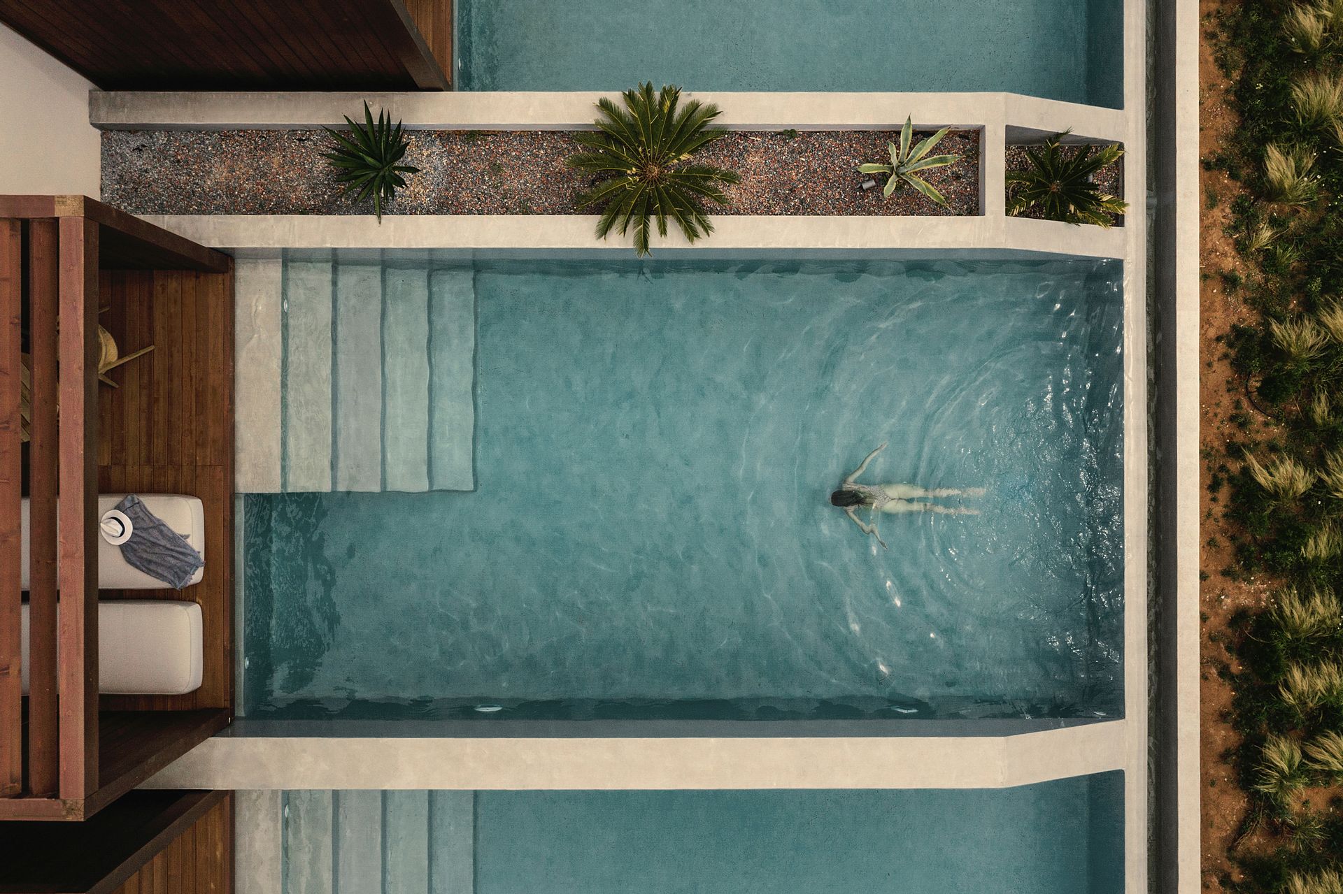 Signature Pool Suite - Outdoor Whirlpool Bath & Sea Front