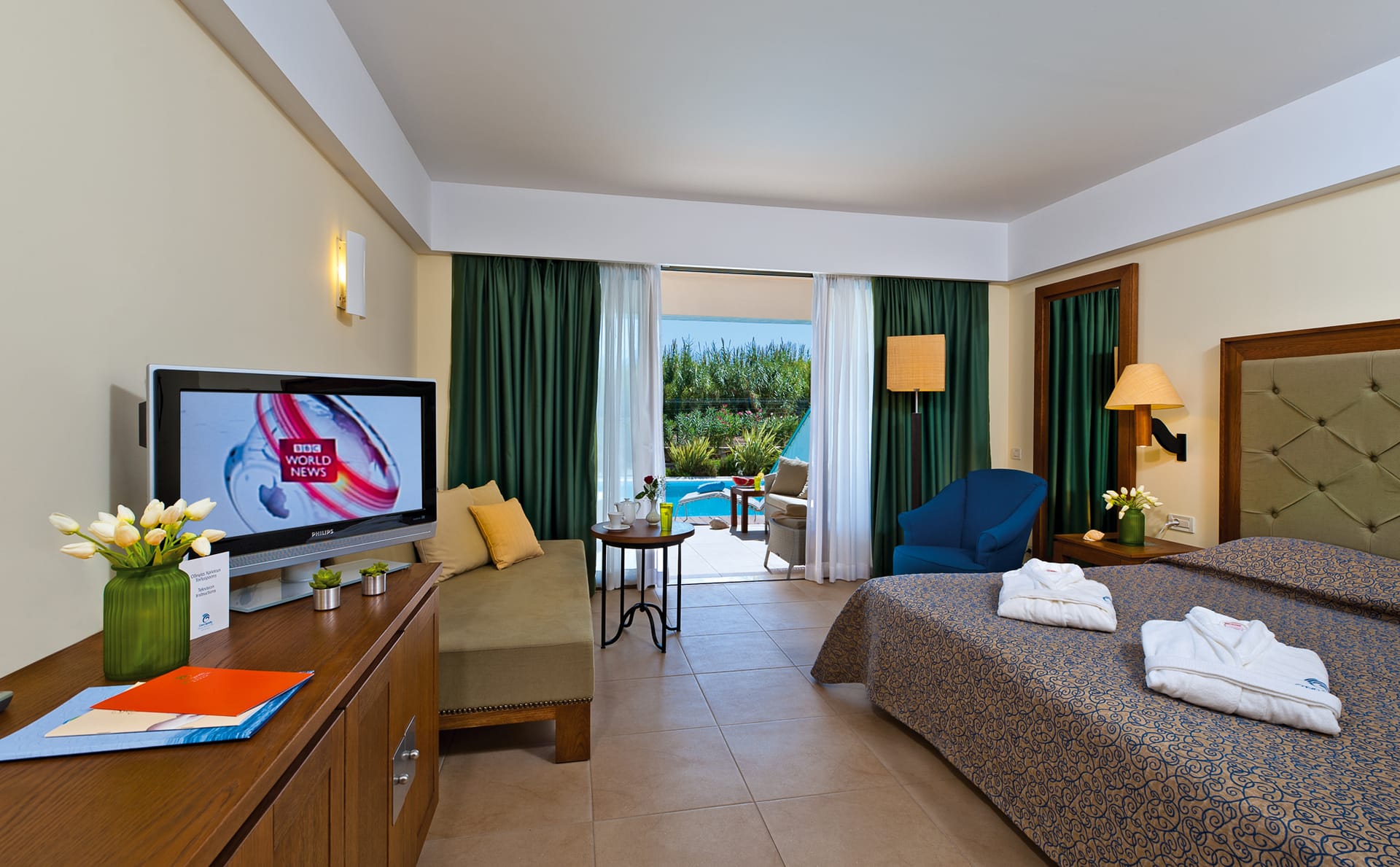 Superior Deluxe Double Room Shared Pool