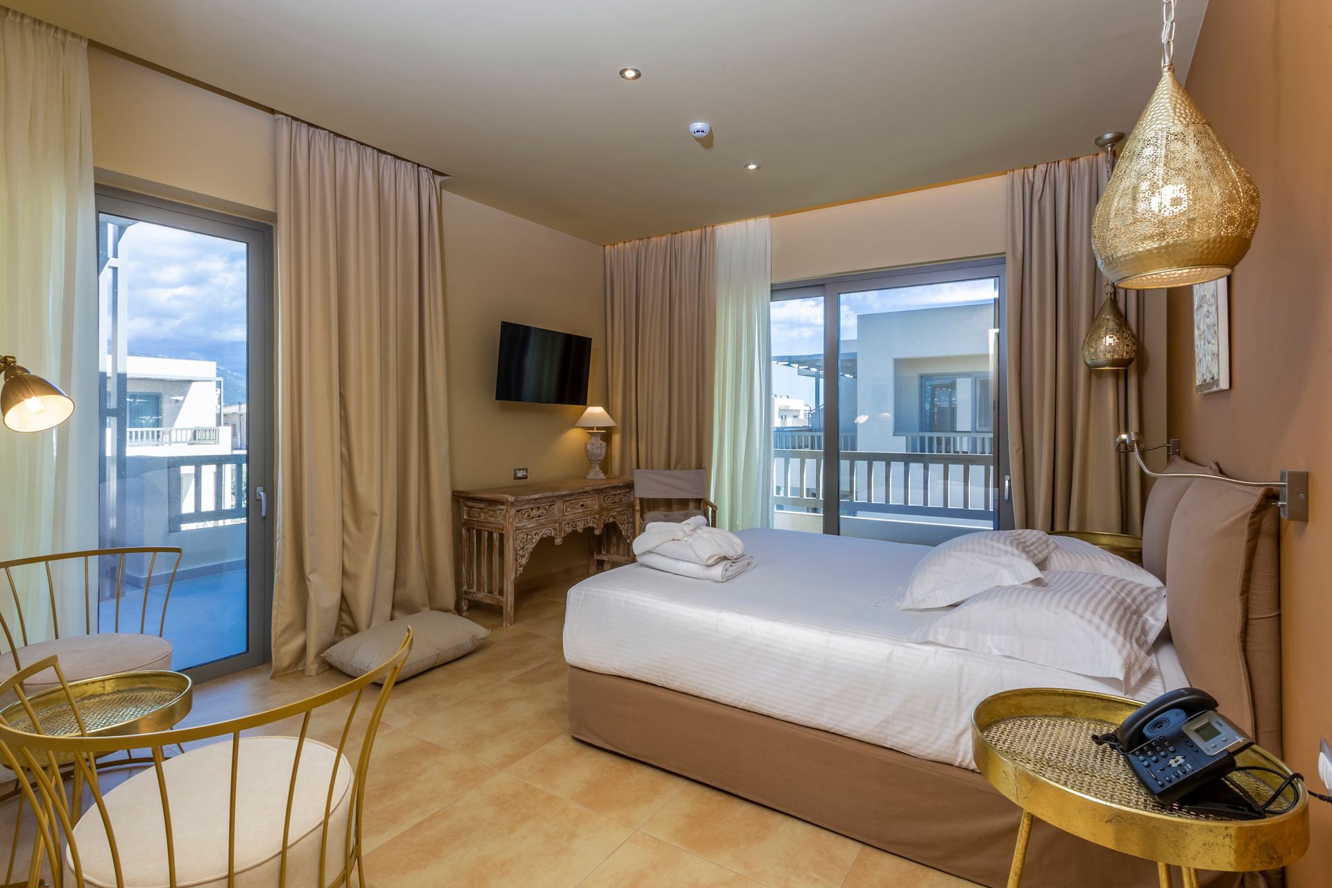 Deluxe Room with Distant Sea View