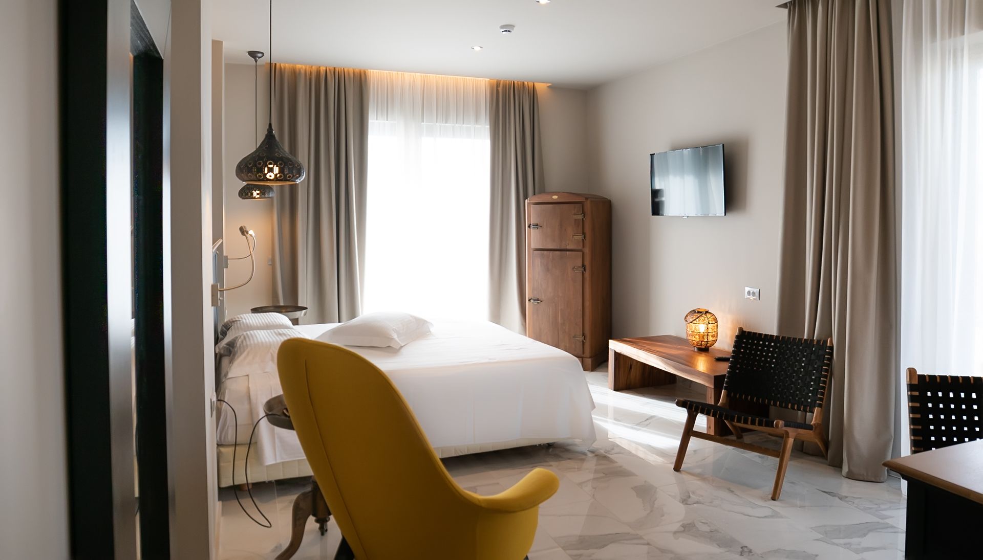 Deluxe Room with Distant Sea View