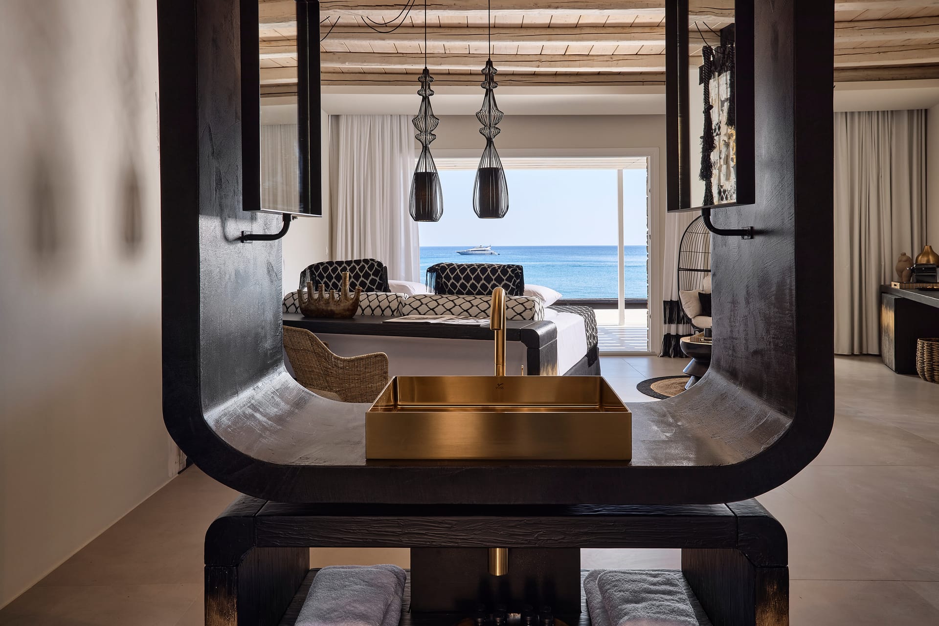 Signature Suite with Sea View &amp; Hot-Tub