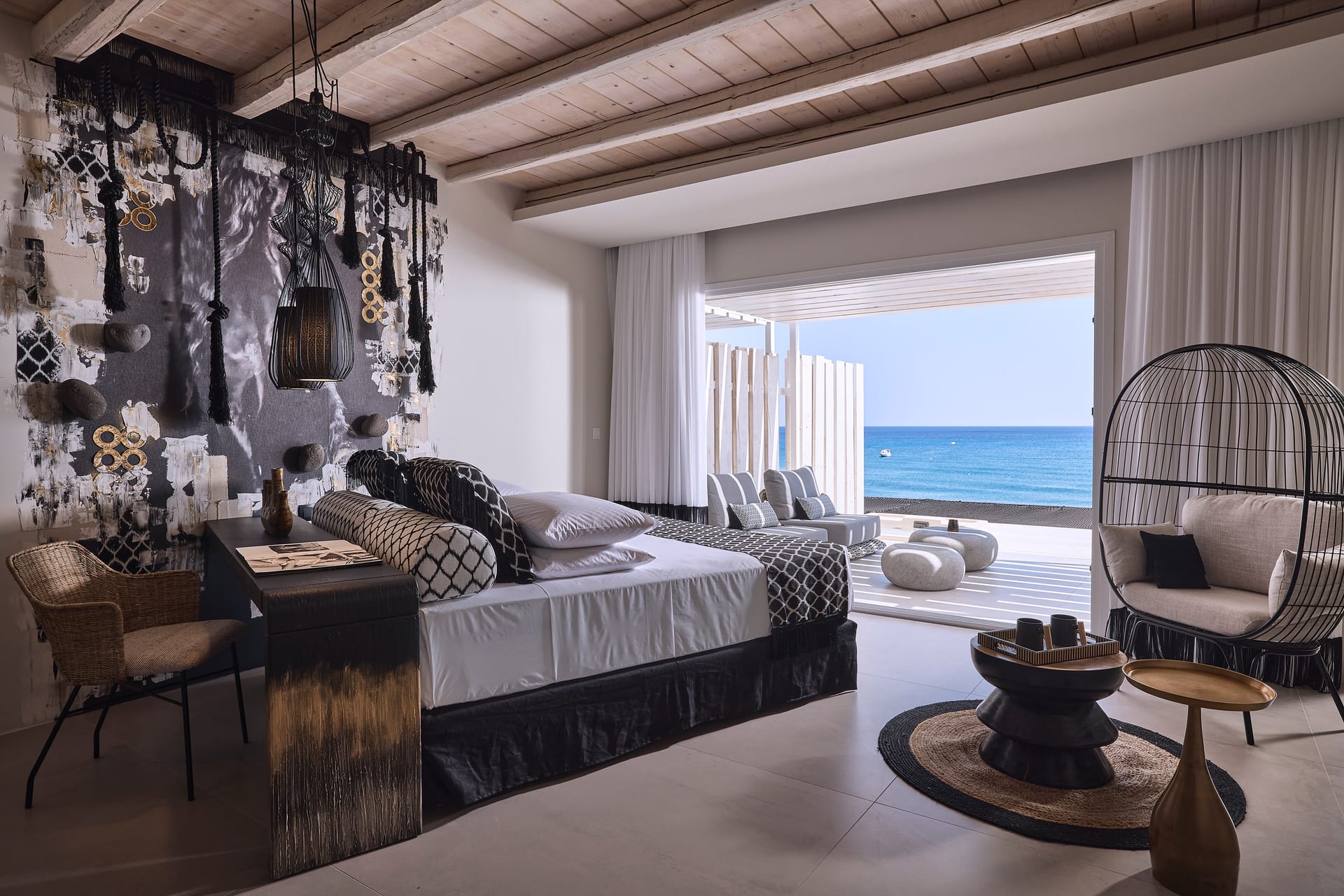 Signature Suite with Sea View & Hot-Tub