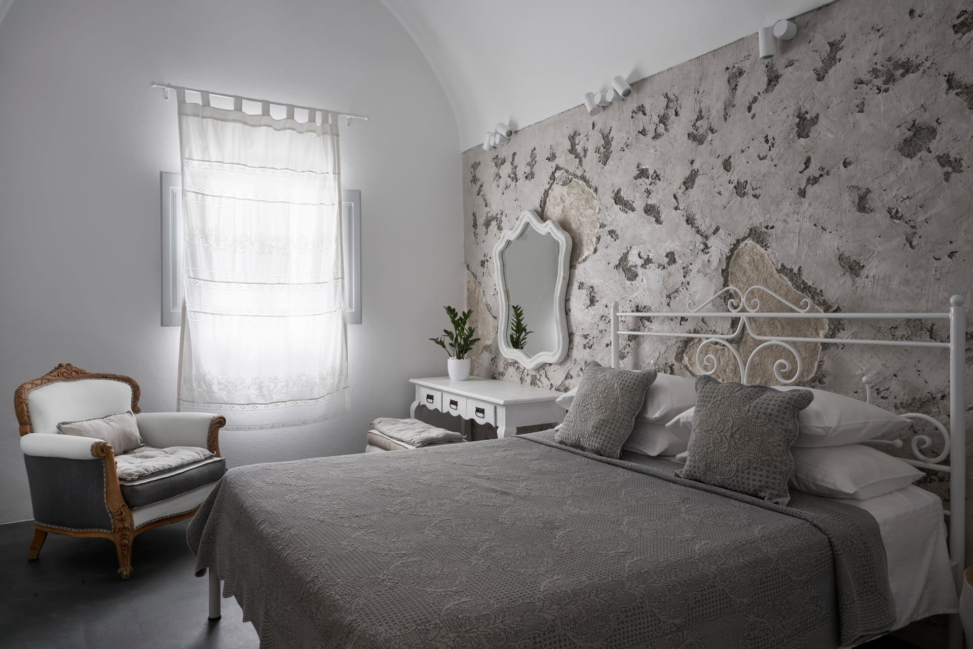 Deluxe One Bedroom Suite