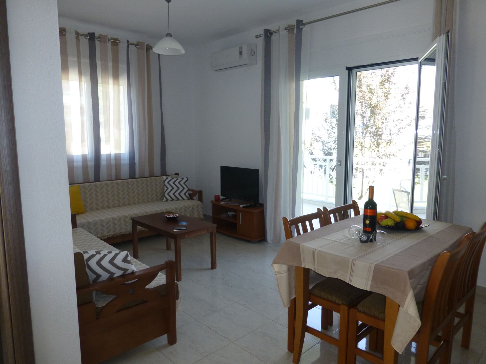 Superior One Bedroom Apartment [1]