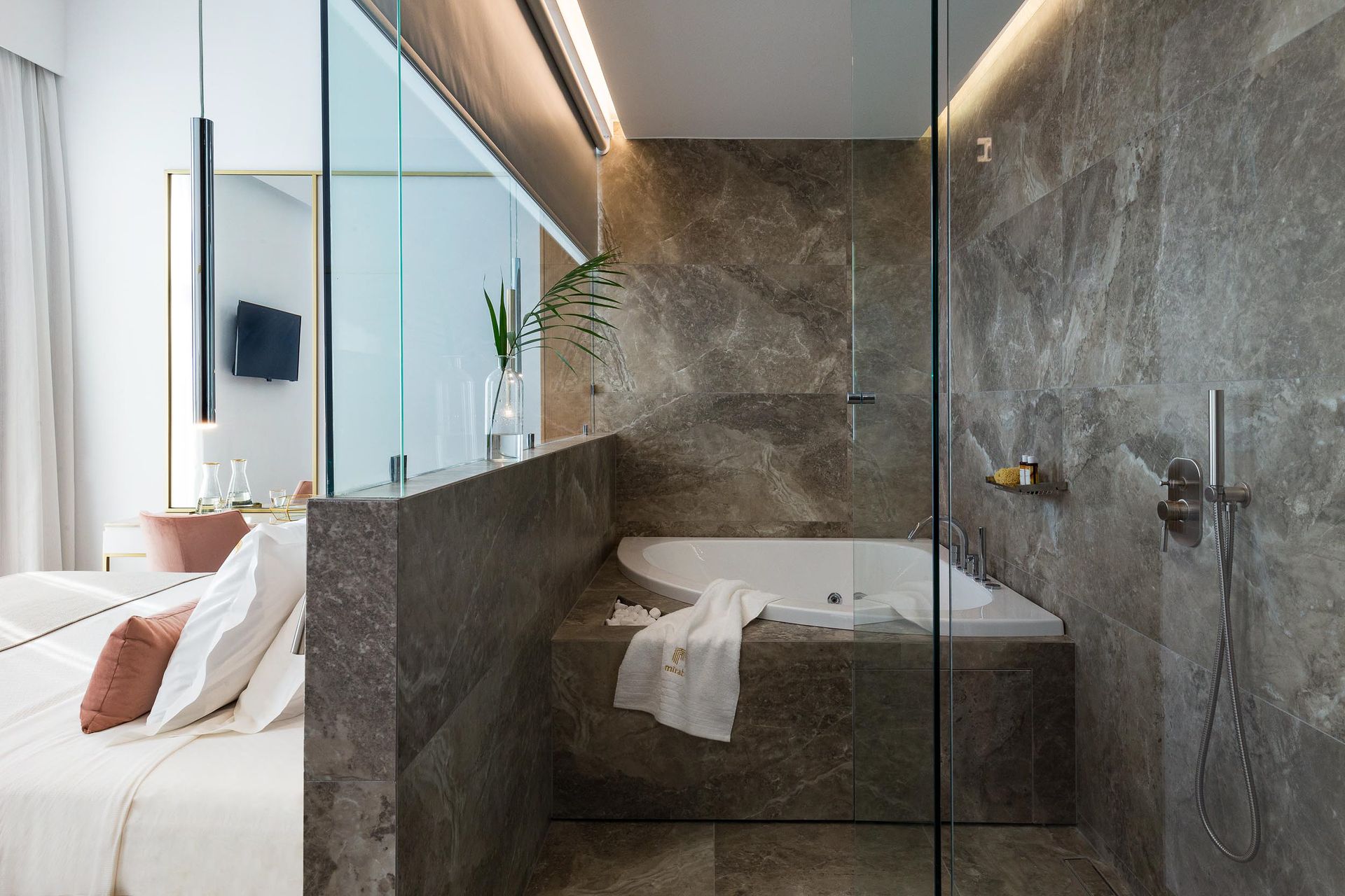 Suite with spa bath (Jasper) | 25m2