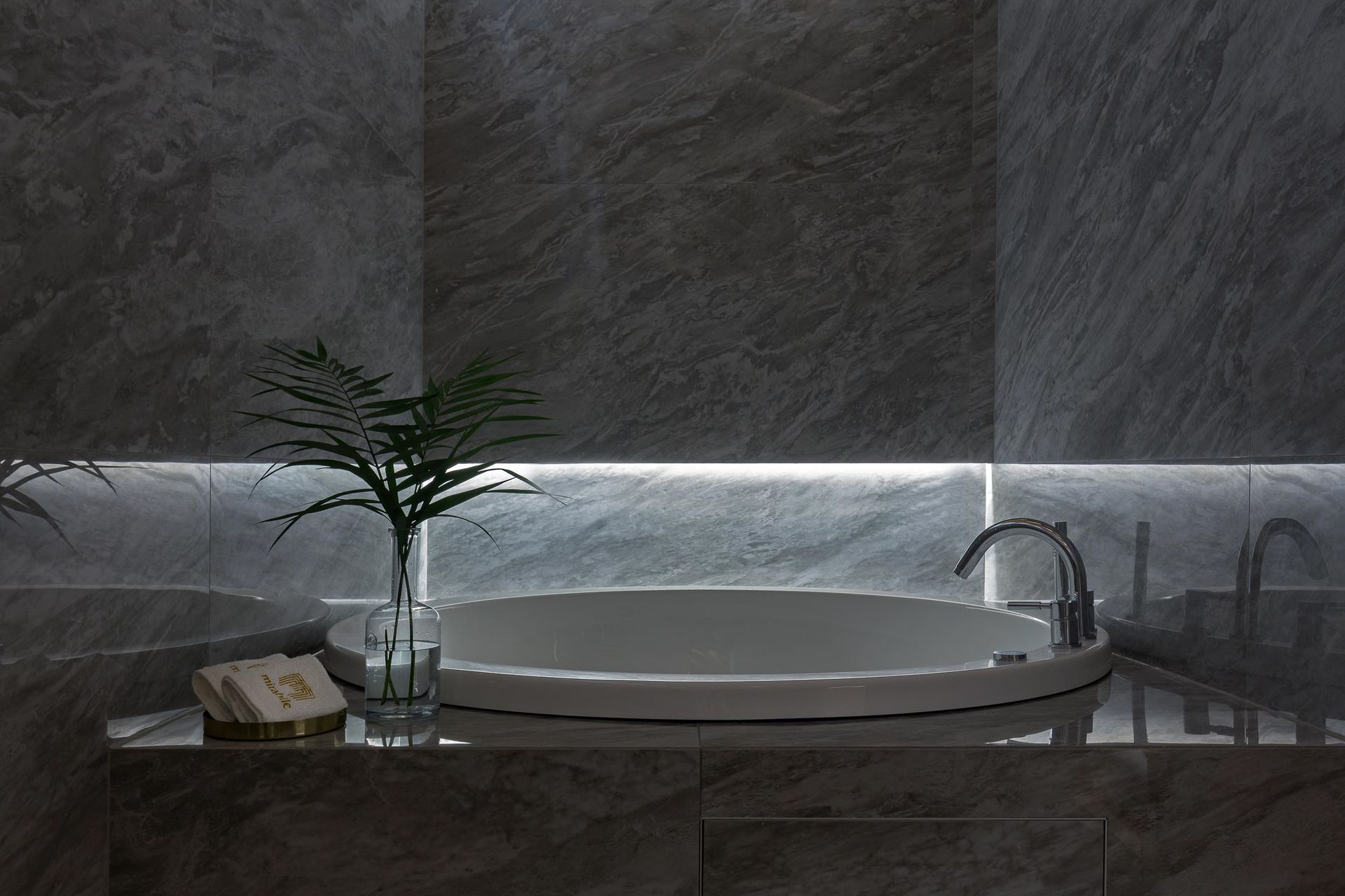 Duplex suite with spa bath (Morganite) | 33m2