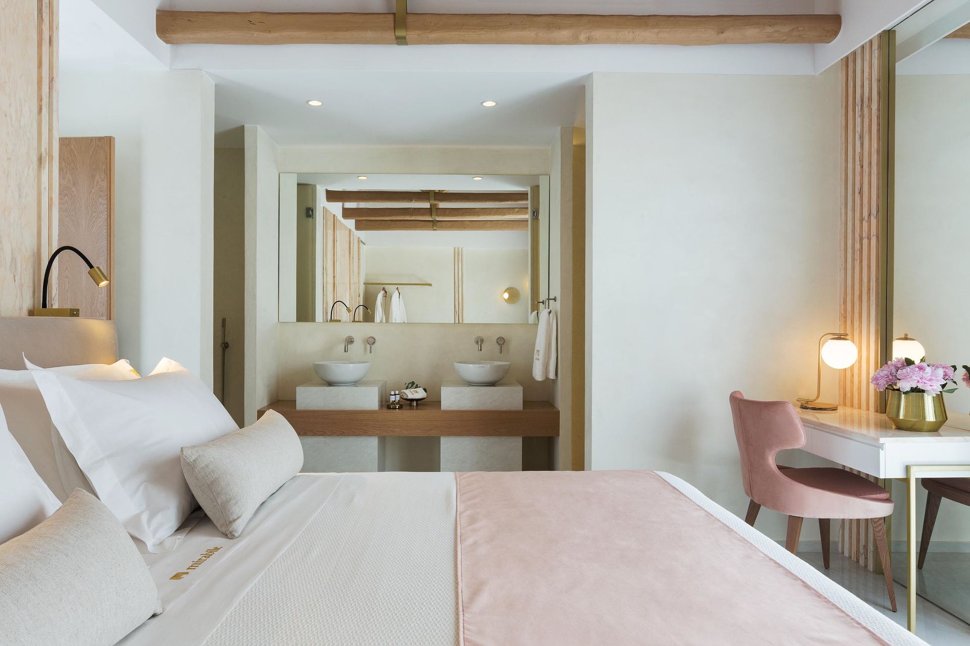 Honeymoon suite with spa bath (Coral) | 23m2