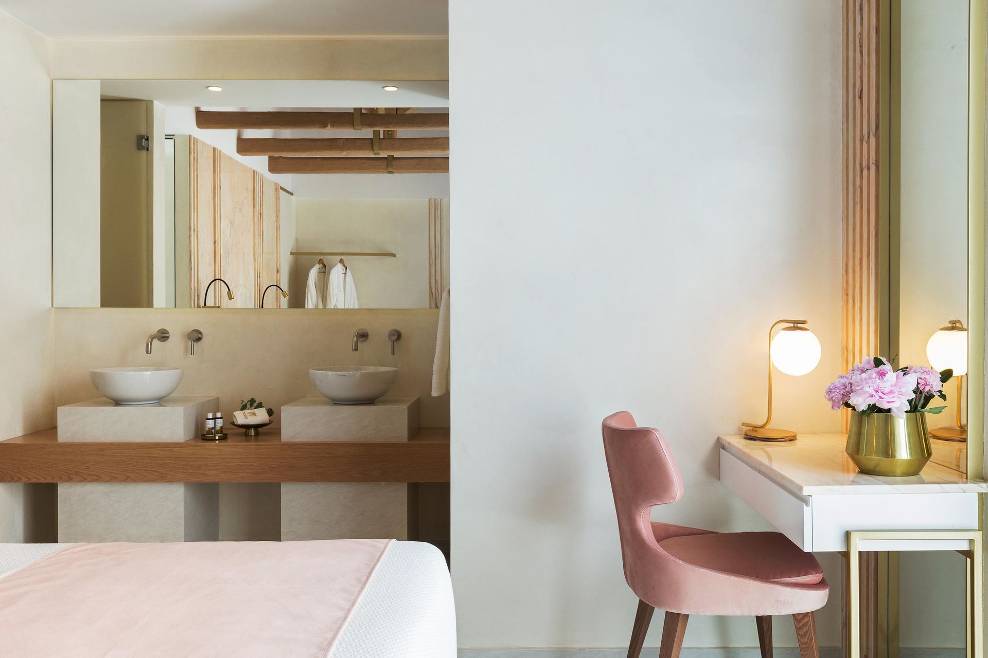 Honeymoon suite with spa bath (Coral) | 23m2