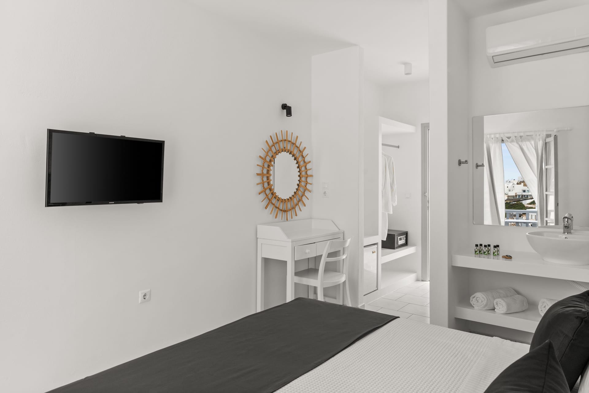 Double Room with Partial Sea View